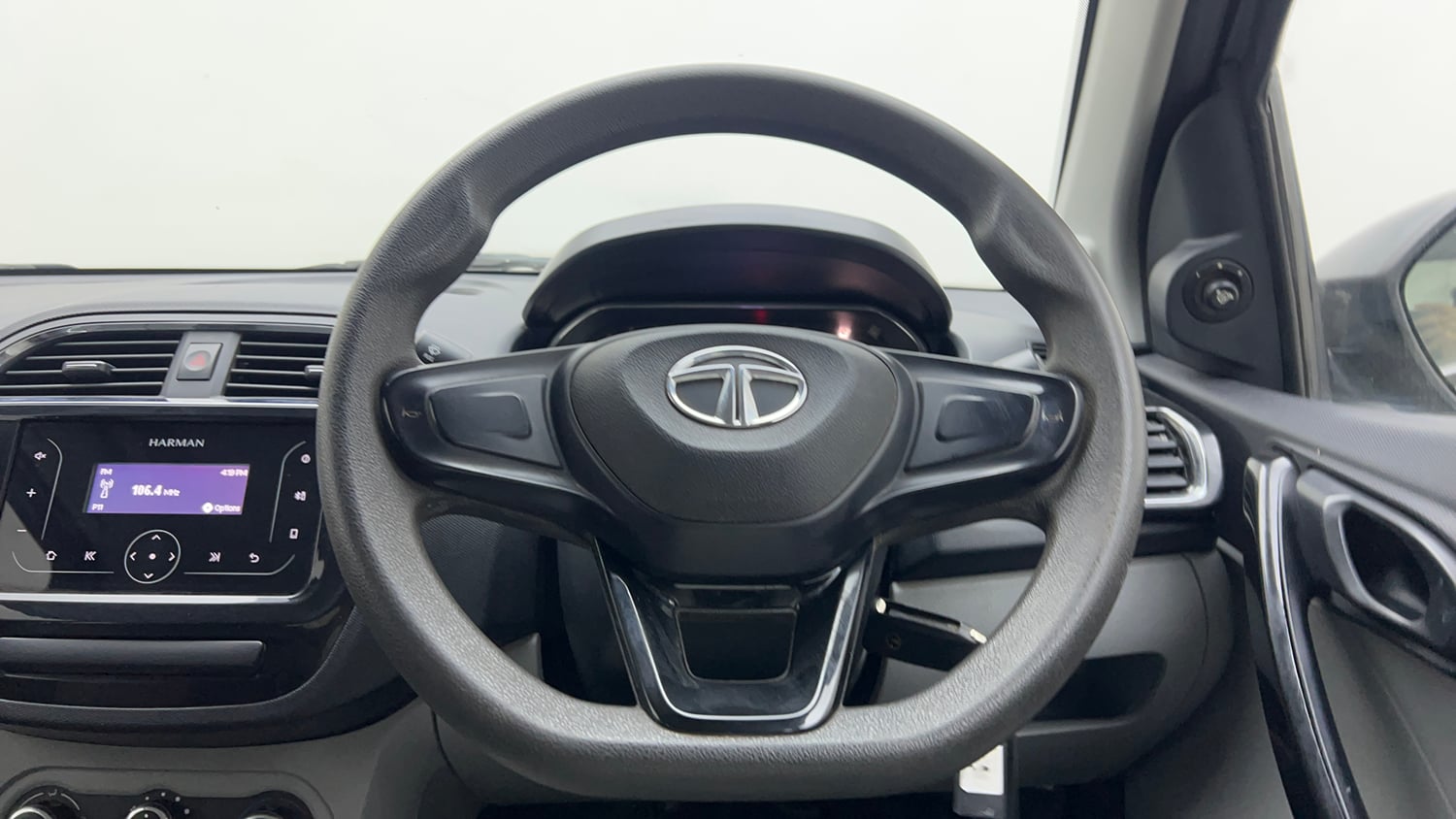 Used 2020 Tata Tiago XT Petrol Manual interior STEERING VIEW