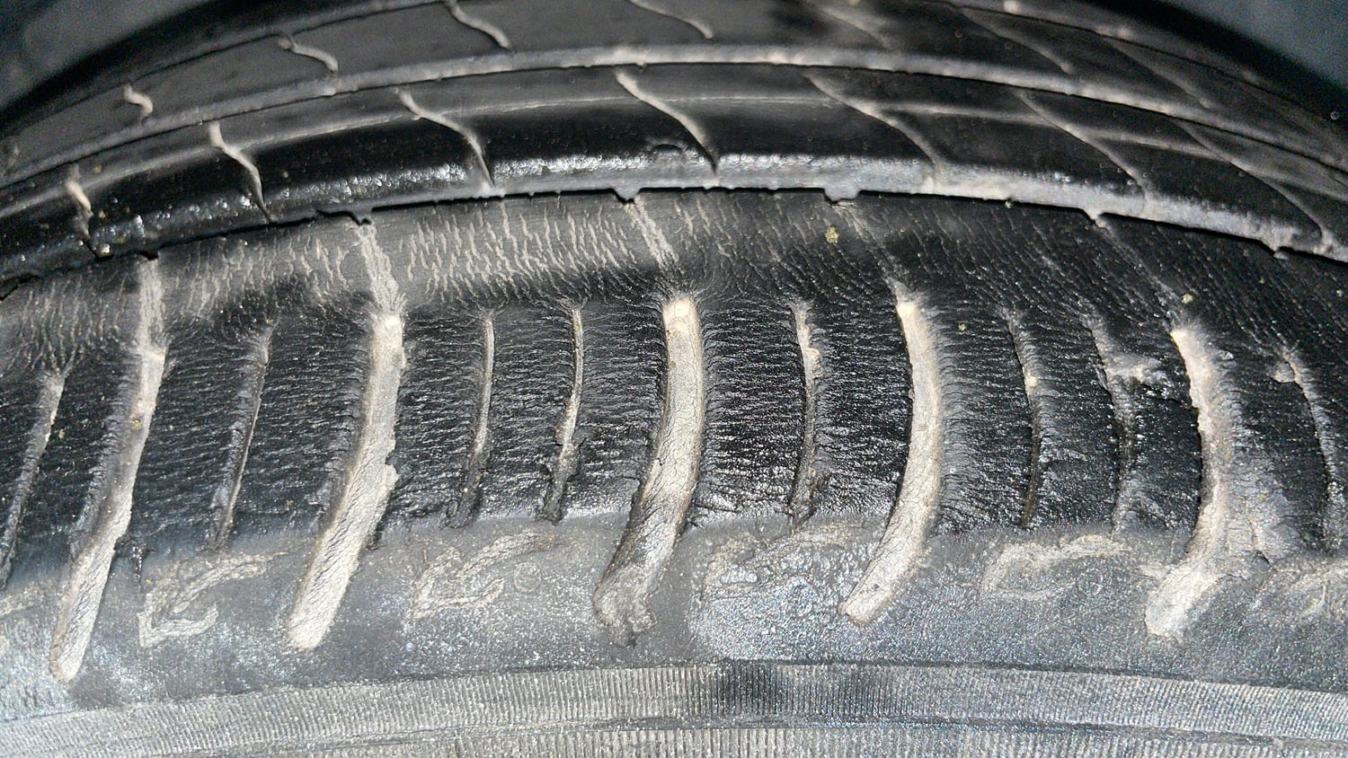 Used 2022 Tata Altroz XM Plus Petrol Petrol Manual tyres RIGHT FRONT TYRE TREAD VIEW