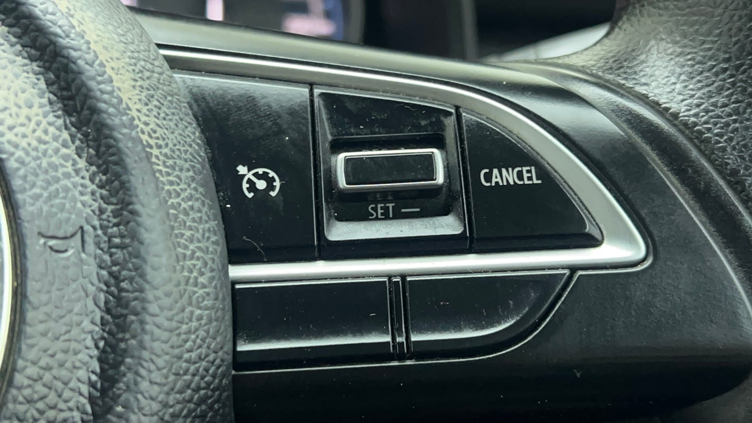 Used 2021 Maruti Suzuki XL6 Zeta MT Petrol Petrol Manual top_features Cruise control