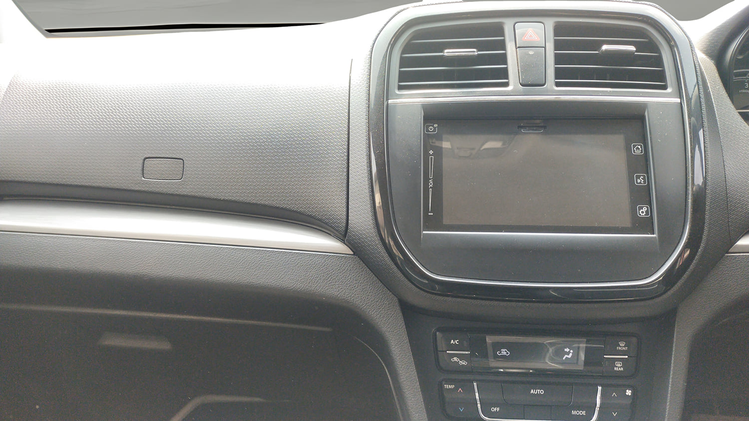Used 2019 maruti-suzuki Vitara Brezza ZDi Plus Dual Tone AGS Diesel Automatic interior MUSIC SYSTEM & AC CONTROL VIEW