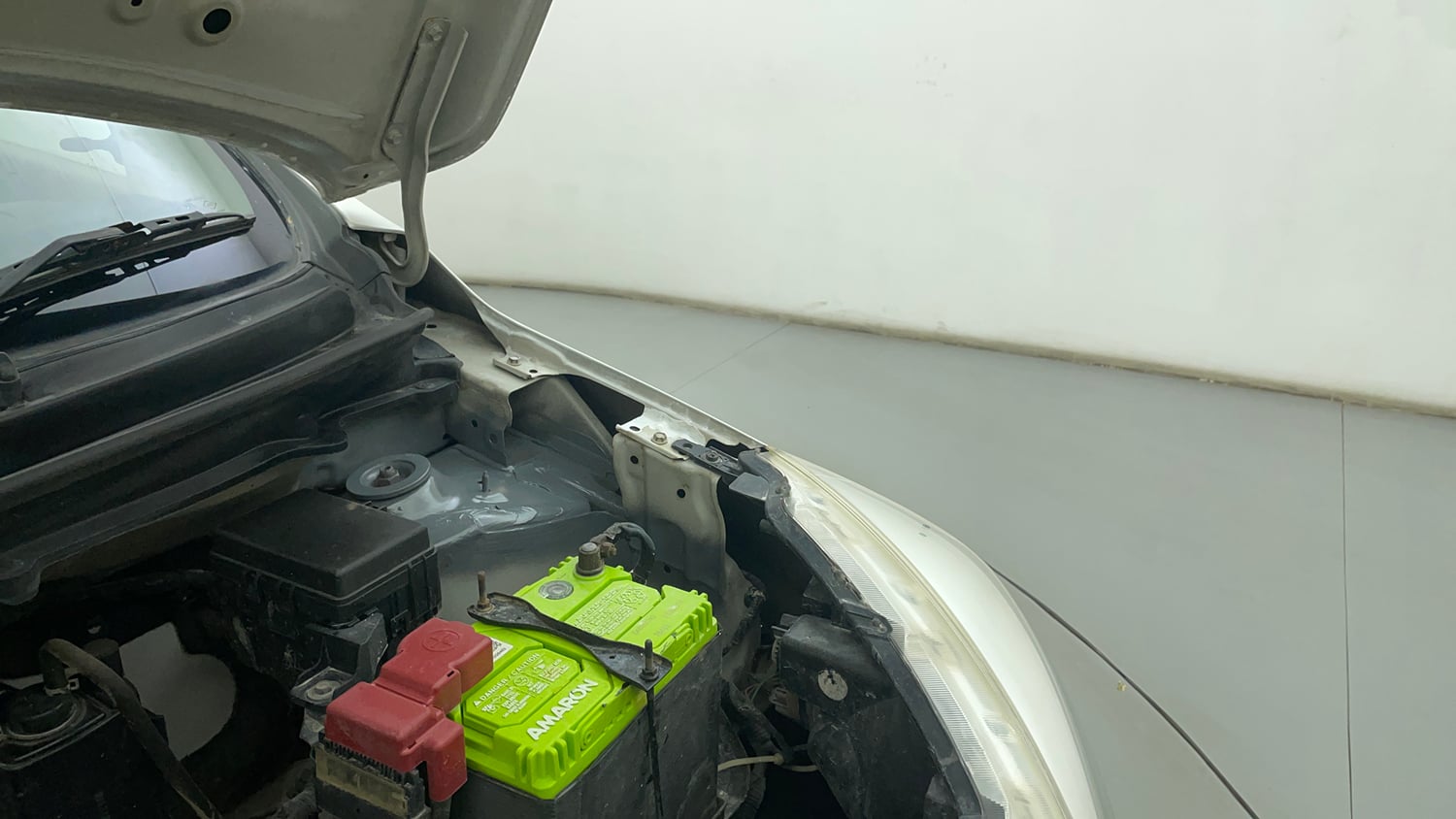Used 2017 Maruti Suzuki Celerio VXi Petrol Manual engine ENGINE LEFT SIDE HINGE & APRON VIEW