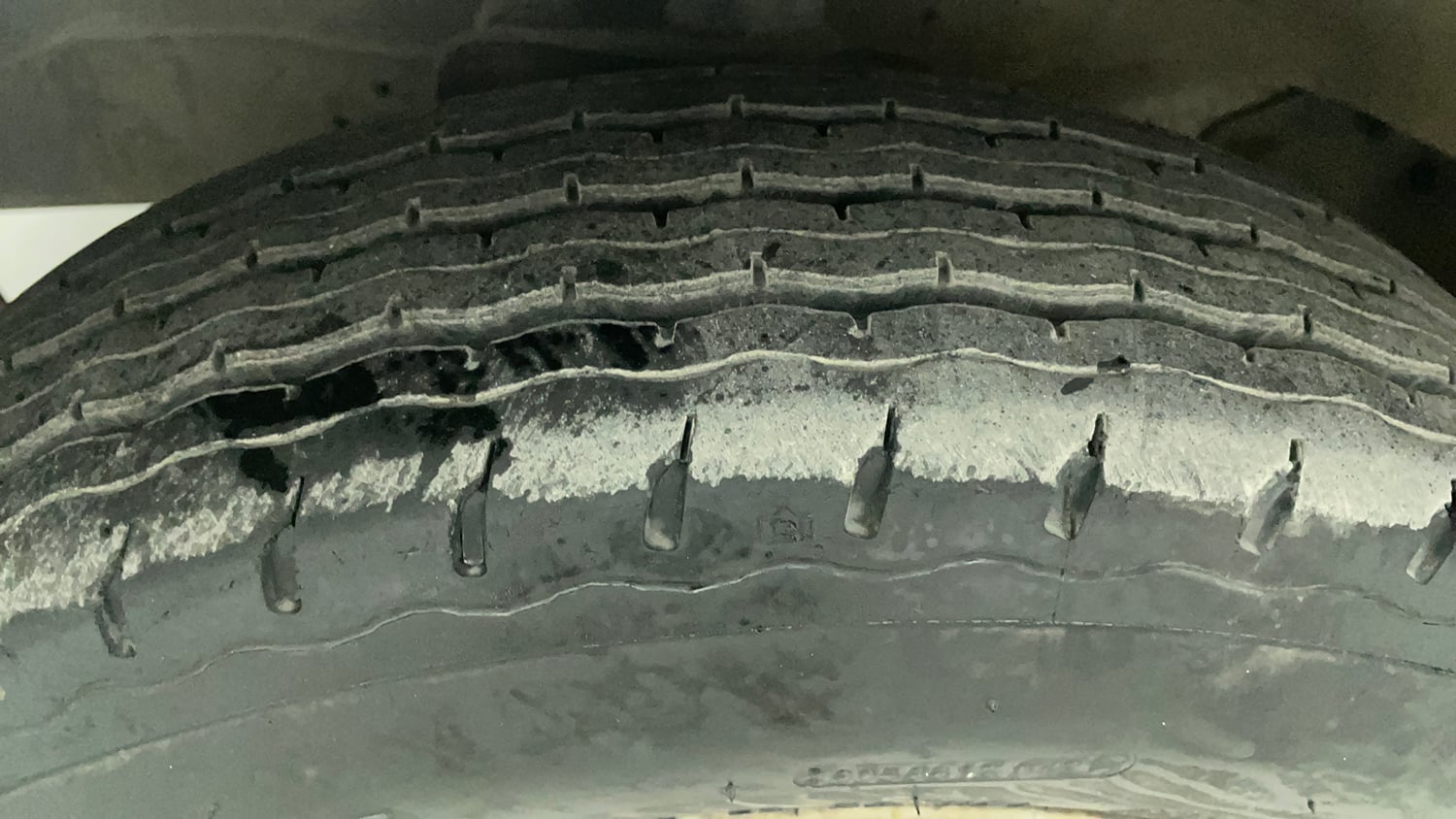 Used 2013 Maruti Suzuki Eeco 5 STR WITH A/C+HTR Petrol Manual tyres LEFT FRONT TYRE TREAD VIEW