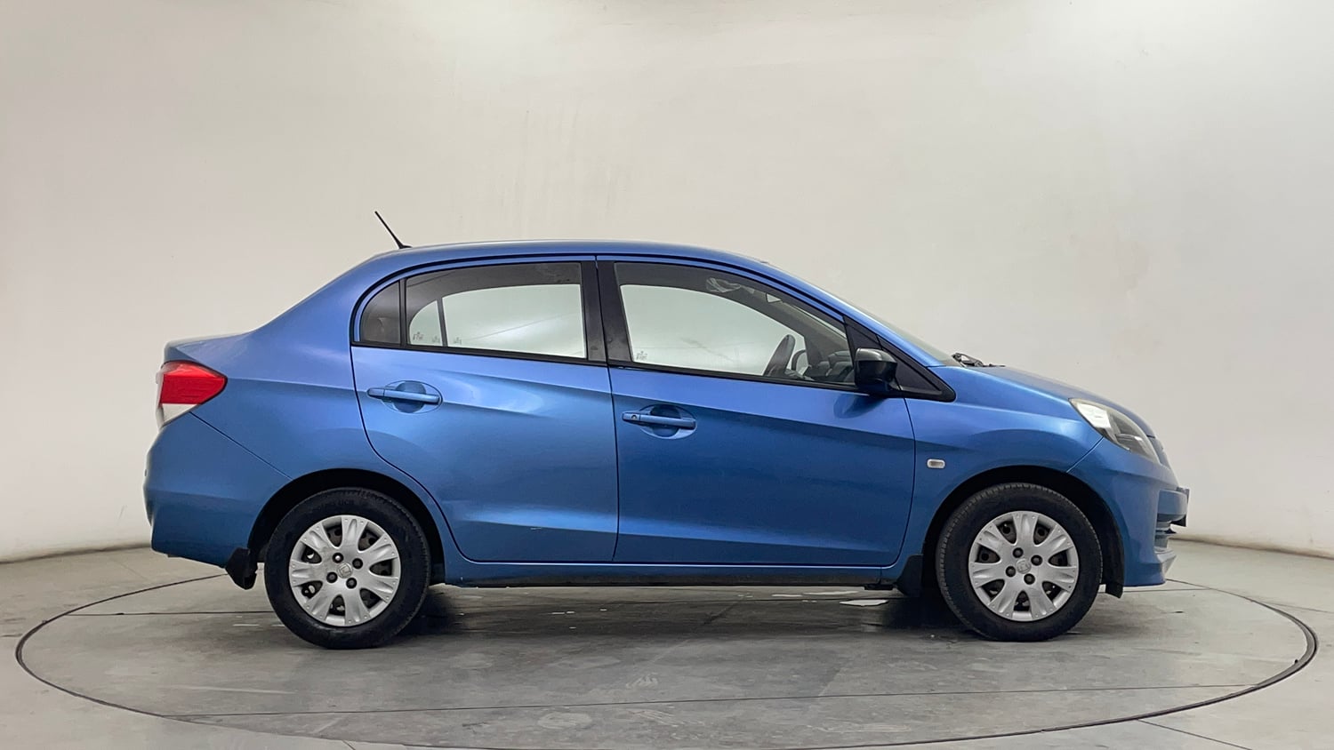 Used 2014 Honda Amaze 1.2 VX i-VTEC Petrol Manual exterior RIGHT SIDE VIEW