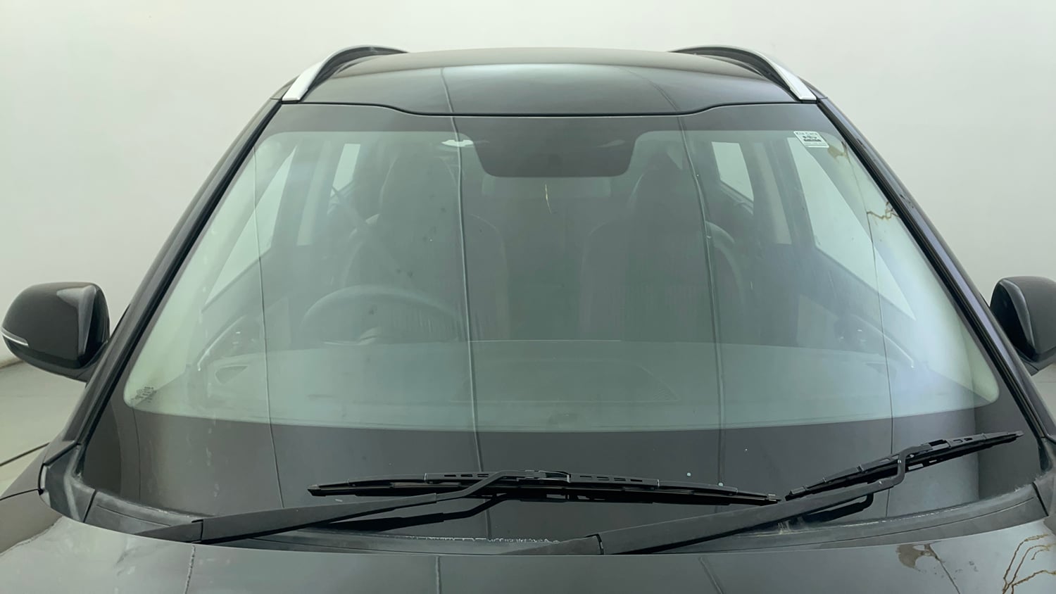 Used 2023 Kia Carens Prestige Plus 1.5 Diesel iMT 7 STR Diesel Manual exterior FRONT WINDSHIELD VIEW