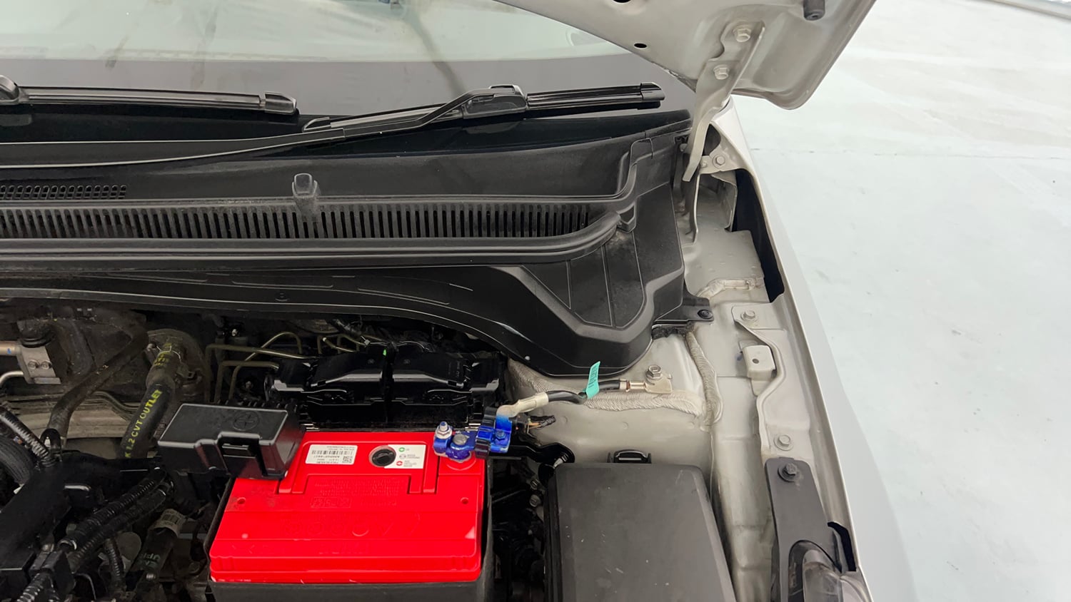 Used 2023 Hyundai i20 Asta (O) 1.2 IVT Petrol Automatic engine ENGINE LEFT SIDE HINGE & APRON VIEW