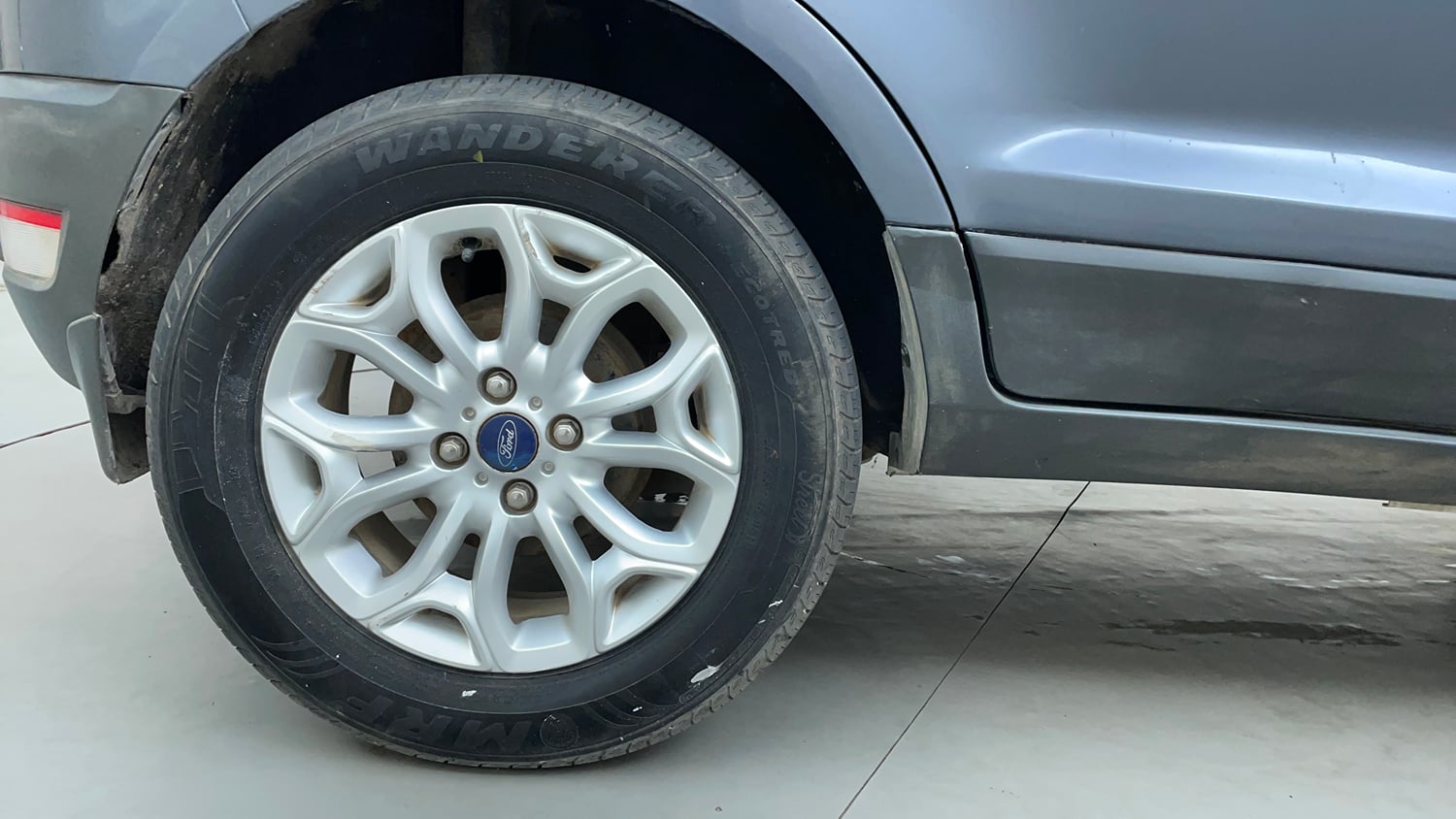 Used 2017 Ford EcoSport Titanium 1.5L Ti-VCT Petrol Manual tyres RIGHT REAR TYRE RIM VIEW