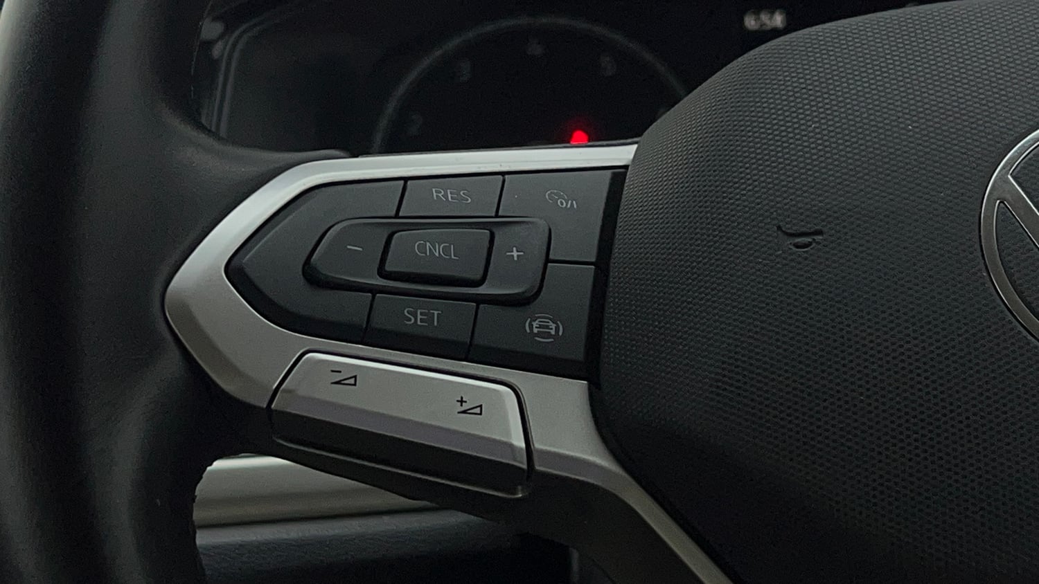 Used 2022 Volkswagen Virtus Highline 1.0 TSI AT Petrol Automatic top_features Cruise control
