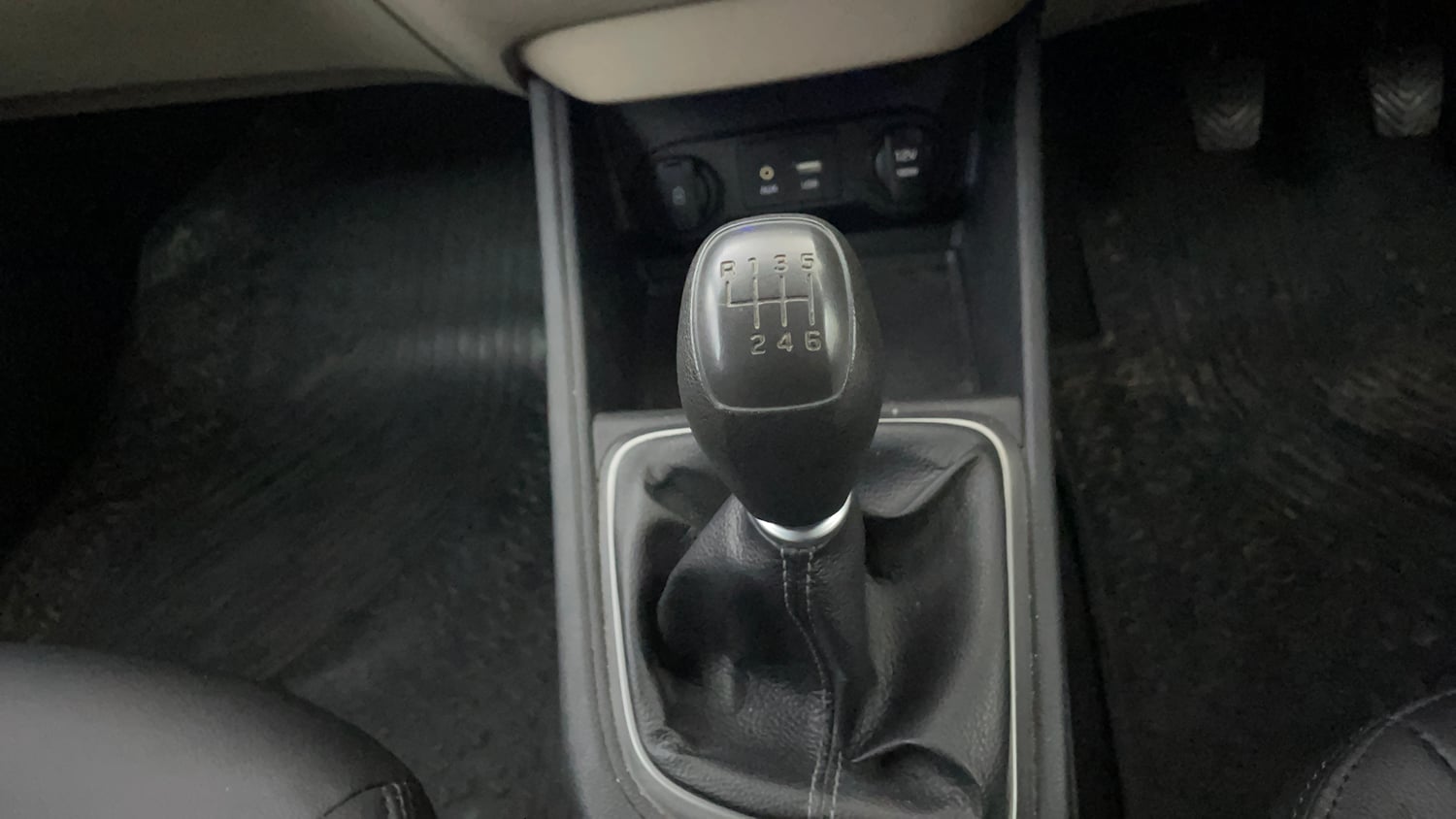 Used 2019 Hyundai Verna SX 1.6 VTVT Petrol Manual interior GEAR  KNOB VIEW