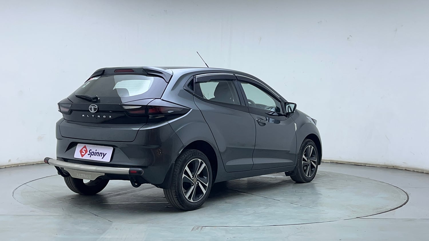 Used 2023 Tata Altroz XZ Petrol Petrol Manual exterior RIGHT REAR CORNER VIEW