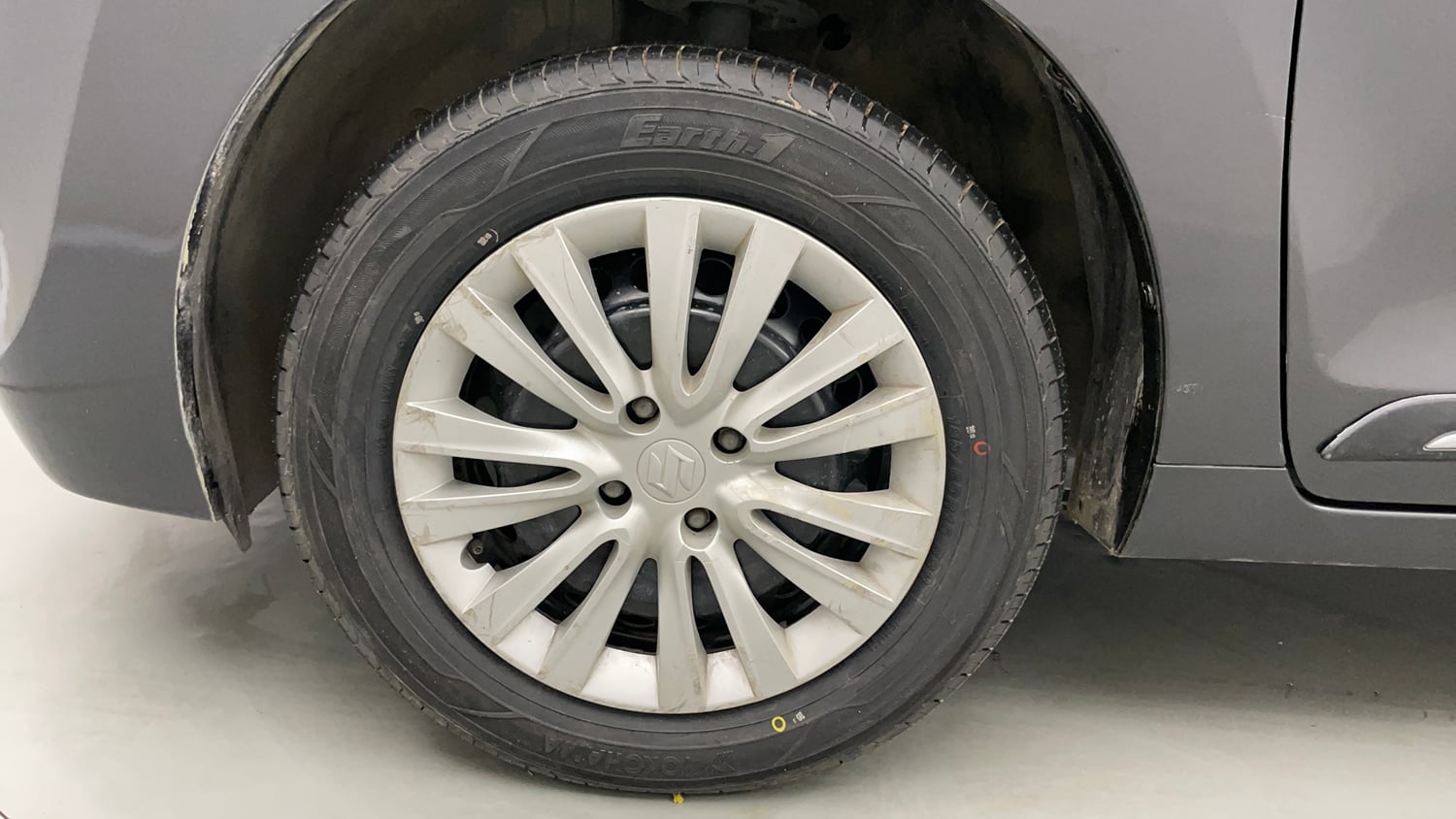 Used 2016 Maruti Suzuki Baleno Delta 1.2 Petrol Manual tyres LEFT FRONT TYRE RIM VIEW