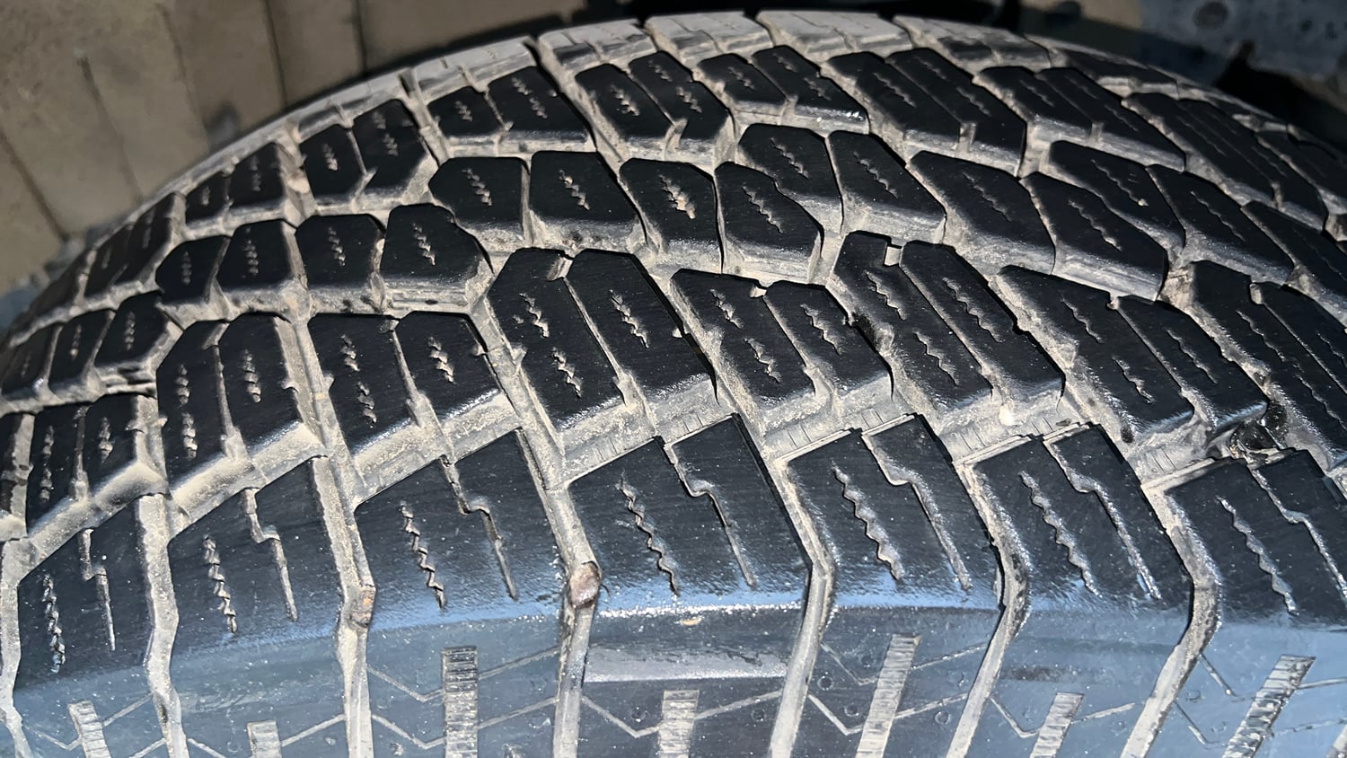 Used 2024 Mahindra Thar LX Hard Top Diesel MT RWD Diesel Manual tyres RIGHT FRONT TYRE TREAD VIEW