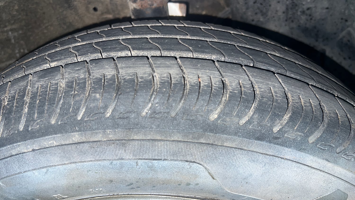 Used 2023 Maruti Suzuki Wagon R VXI 1.0 Petrol Manual tyres RIGHT FRONT TYRE TREAD VIEW