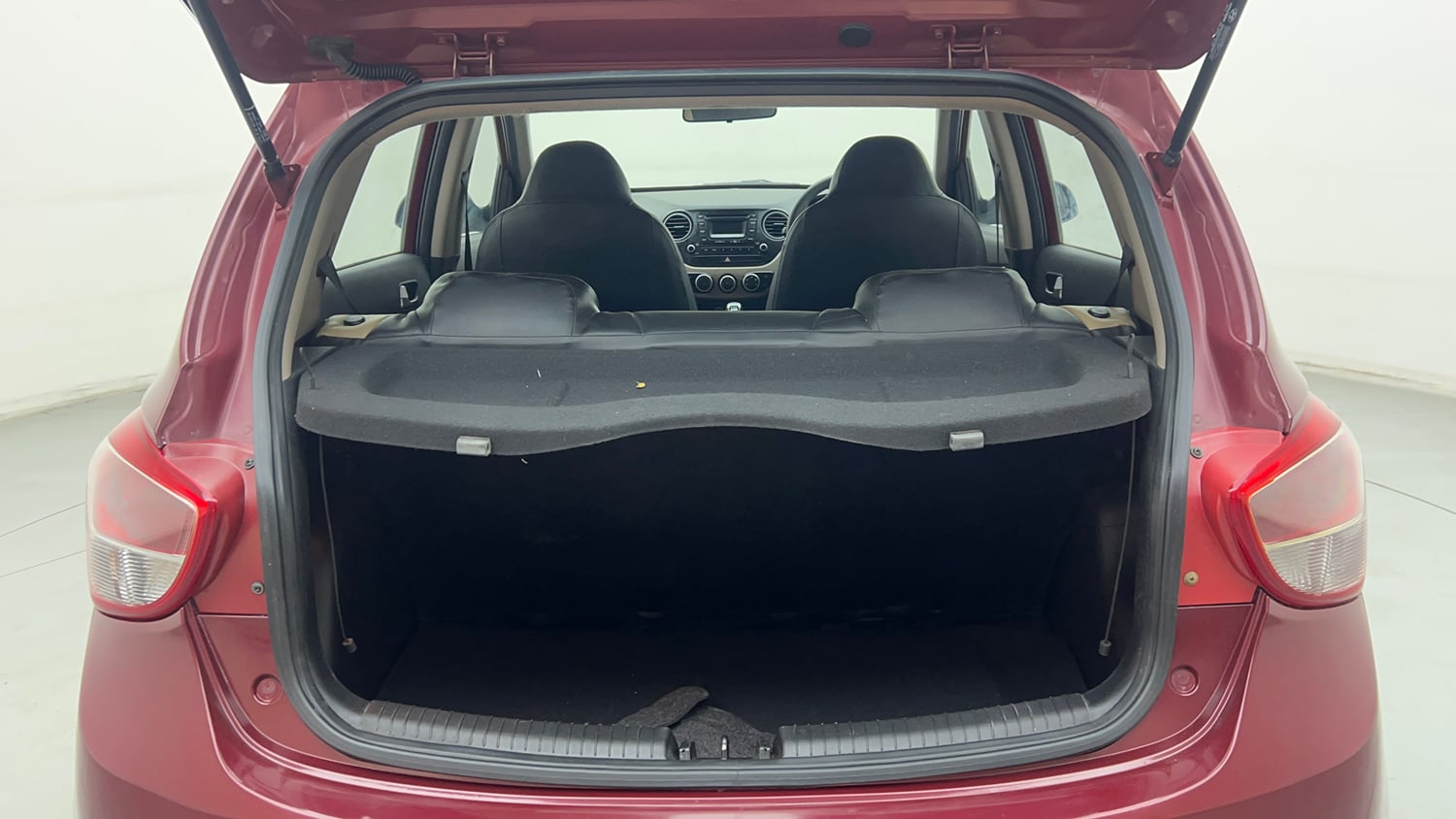 Used 2013 Hyundai Grand i10 Sportz 1.2 Kappa VTVT Petrol Manual interior DICKY INSIDE VIEW