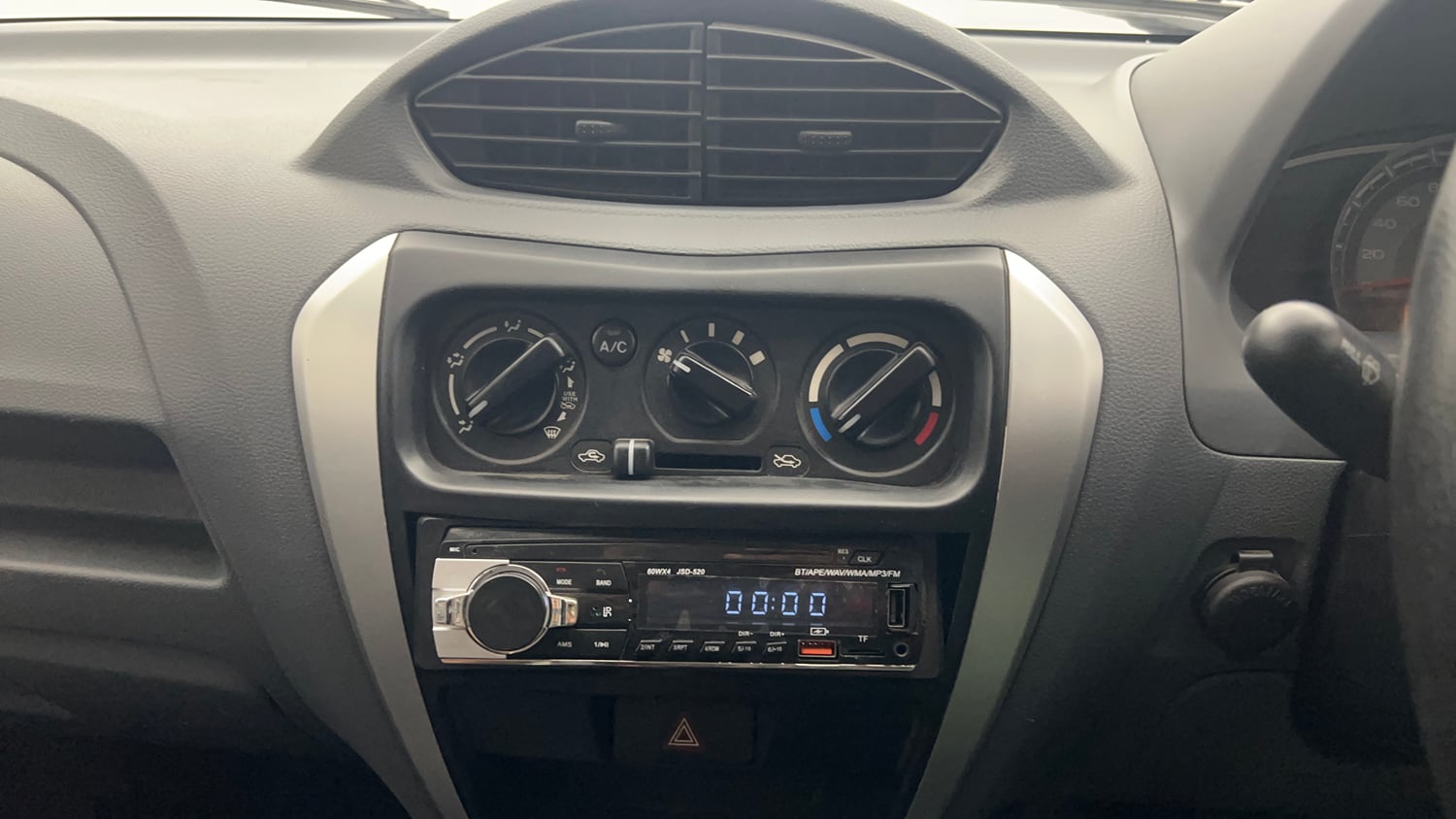 Used 2014 Maruti Suzuki Alto 800 Vxi Petrol Manual interior MUSIC SYSTEM & AC CONTROL VIEW