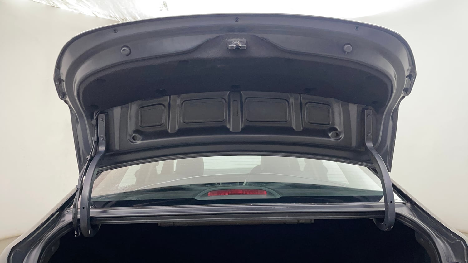 Used 2019 Hyundai Verna SX 1.6 VTVT Petrol Manual interior DICKY DOOR OPEN VIEW