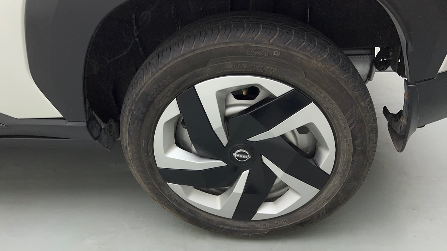 Used 2023 Nissan Magnite XE AMT Petrol Automatic tyres LEFT REAR TYRE RIM VIEW