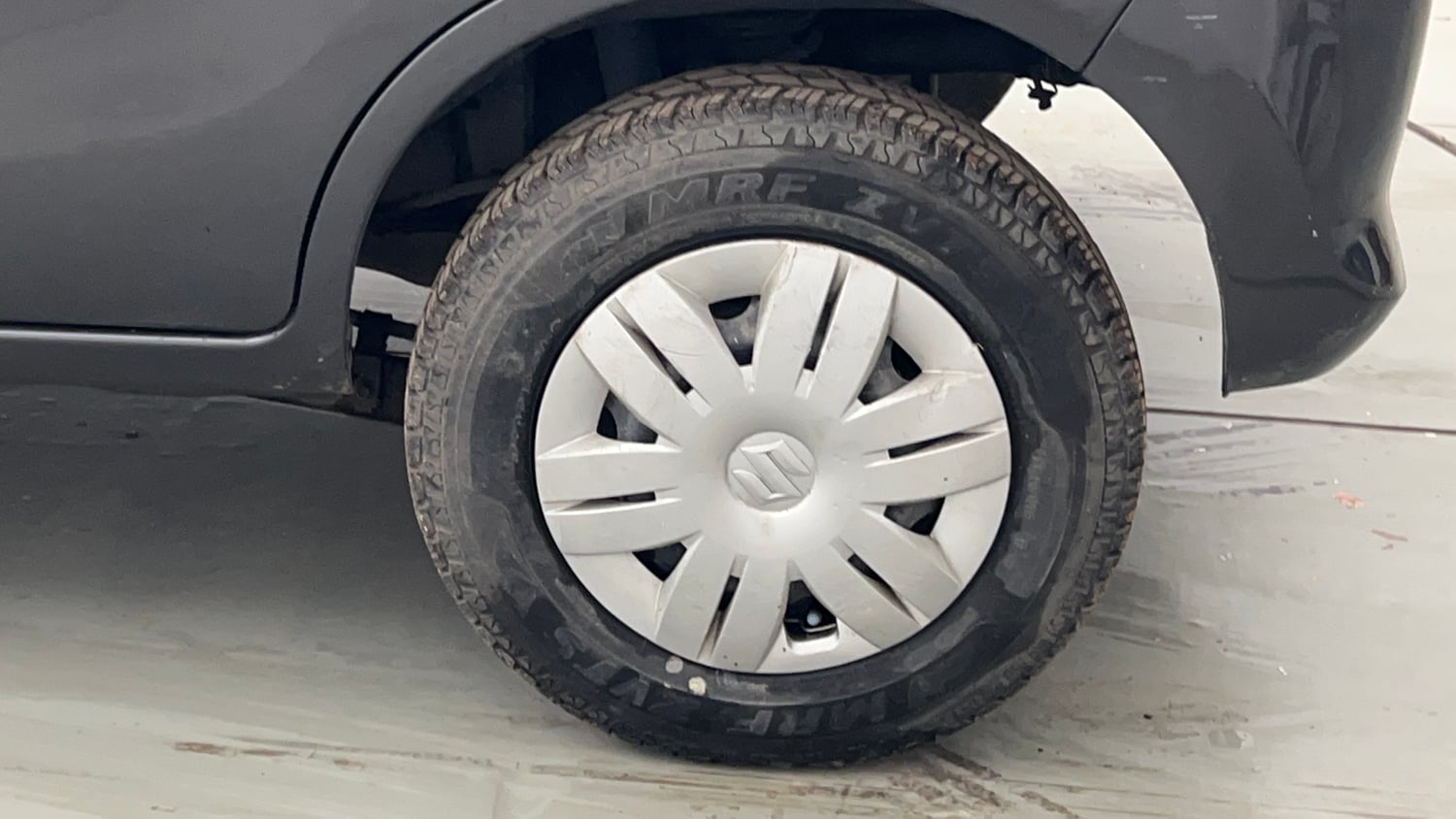 Used 2014 Maruti Suzuki Alto 800 Vxi Petrol Manual tyres LEFT REAR TYRE RIM VIEW
