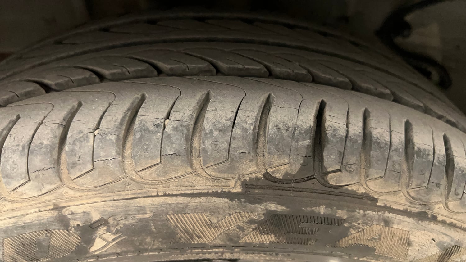 Used 2019 Tata Tiago Revotron XZ Plus Dual Tone Petrol Manual tyres RIGHT REAR TYRE TREAD VIEW
