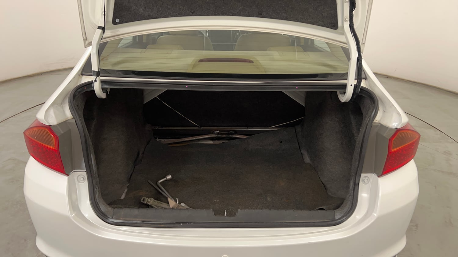 Used 2018 Honda City VX CVT Petrol Petrol Automatic interior DICKY INSIDE VIEW