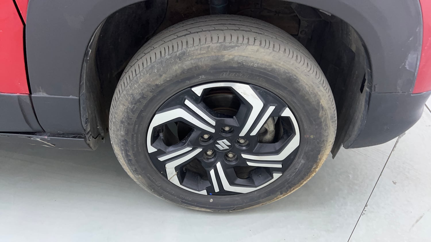 Used 2023 Maruti Suzuki Brezza Zxi Plus Dual Tone Petrol Manual tyres RIGHT FRONT TYRE RIM VIEW