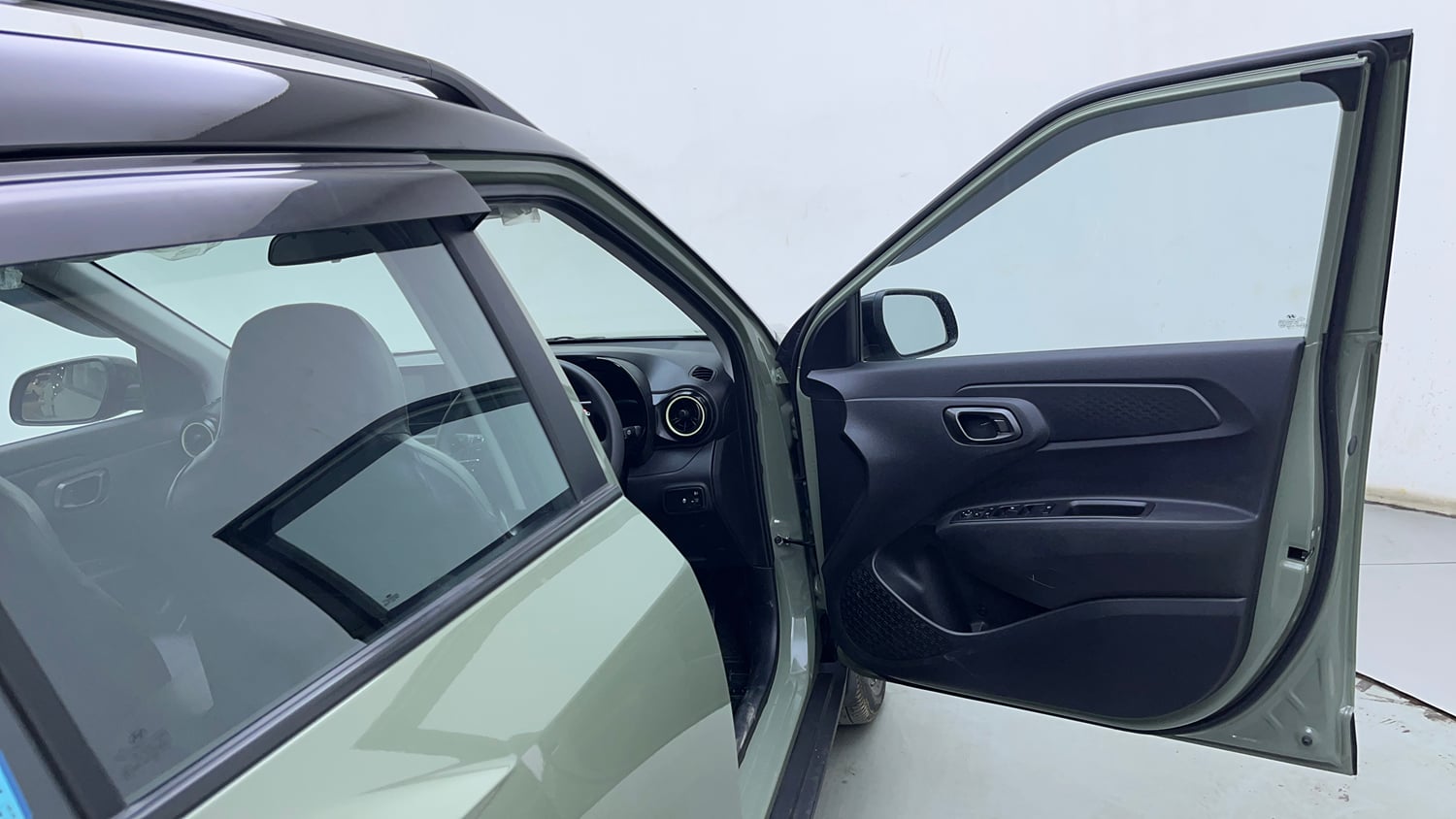 Used 2024 Hyundai Exter SX 1.2 MT Dual Tone Petrol Manual interior RIGHT FRONT DOOR OPEN VIEW