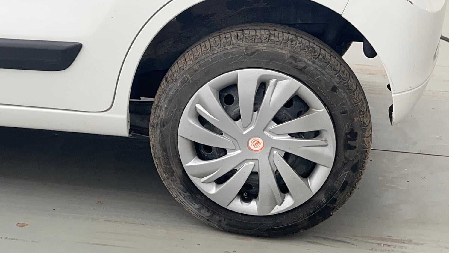 Used 2014 Maruti Suzuki Wagon R VXI Petrol Manual tyres LEFT REAR TYRE RIM VIEW