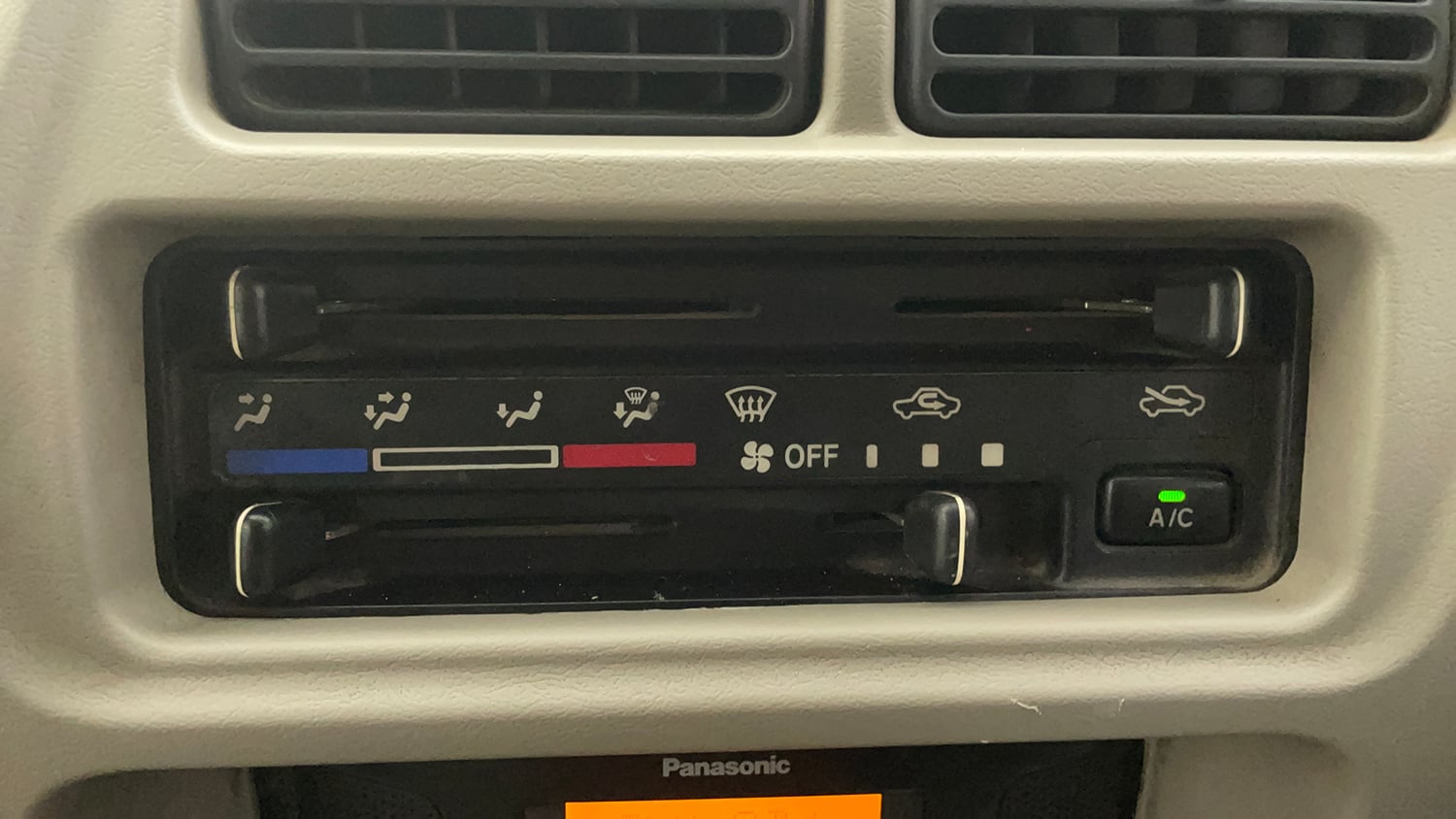 Used 2013 Maruti Suzuki Eeco 5 STR WITH A/C+HTR Petrol Manual top_features Air conditioner