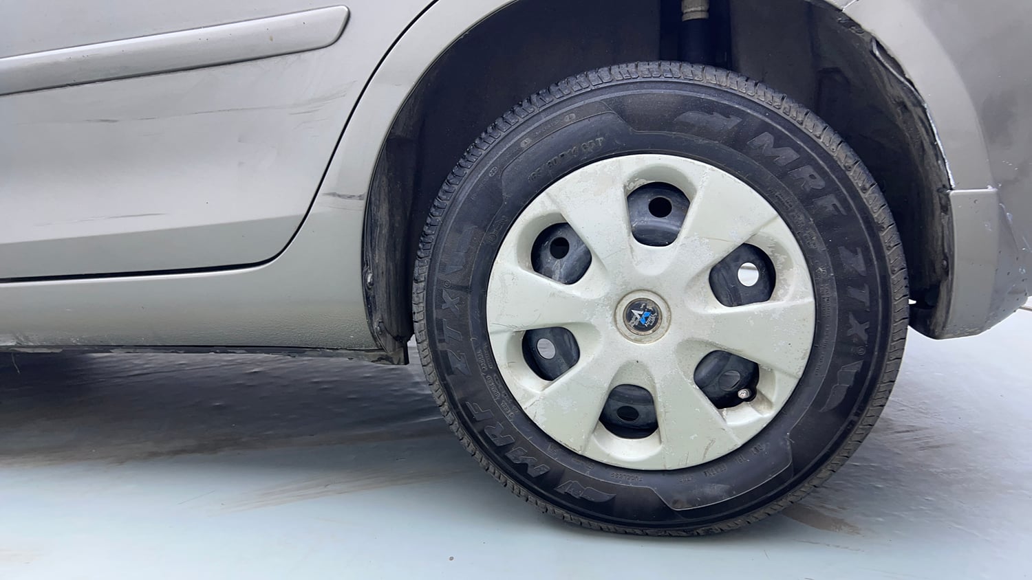 Used 2015 Maruti Suzuki Swift Dzire VXI Petrol Manual tyres LEFT REAR TYRE RIM VIEW