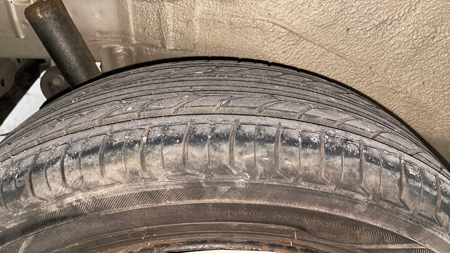 Used 2016 Maruti Suzuki Wagon R VXI Petrol Manual tyres RIGHT REAR TYRE TREAD VIEW