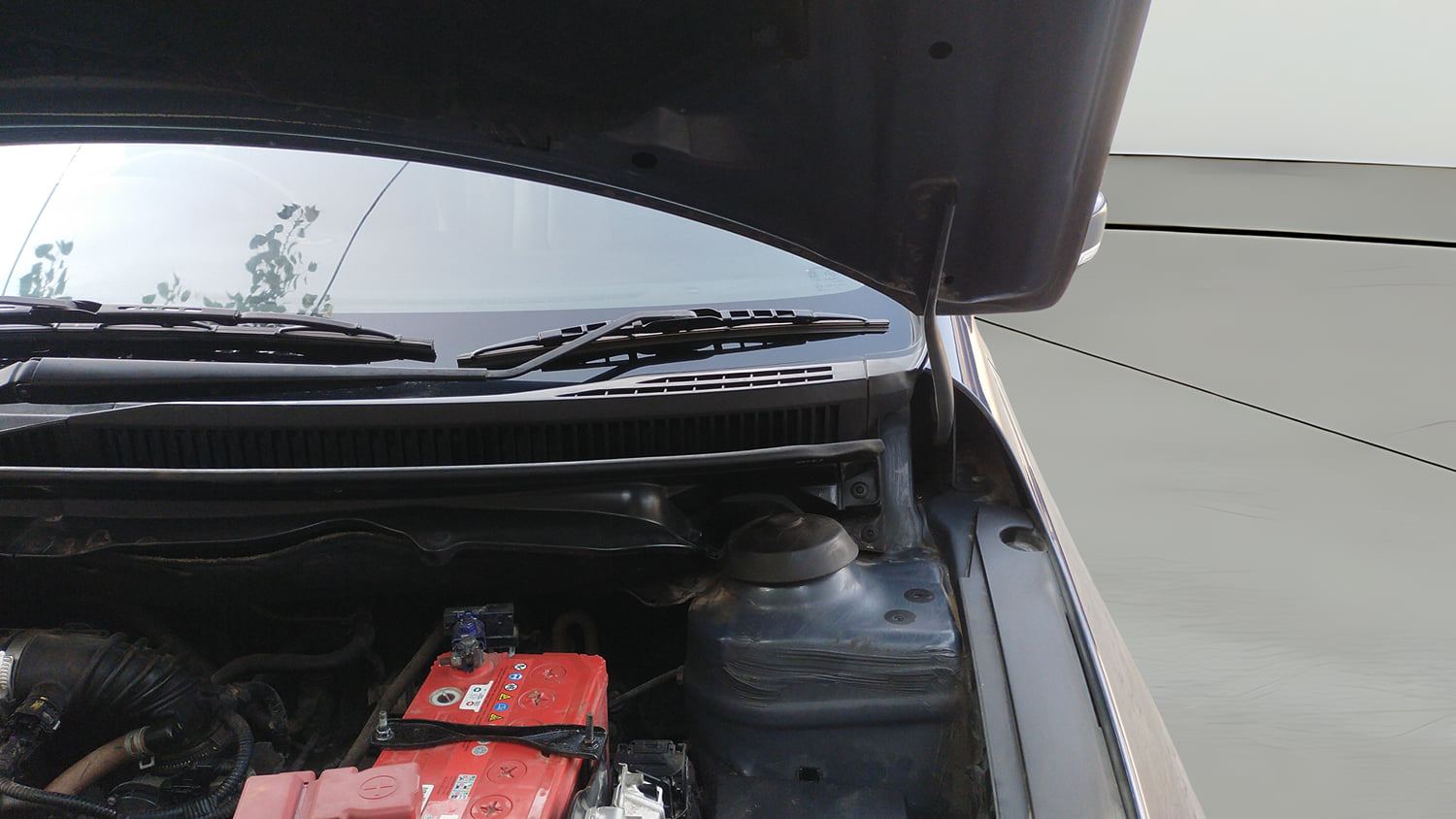 Used 2021 Maruti Suzuki Ciaz Alpha 1.5 Petrol Manual engine ENGINE LEFT SIDE HINGE & APRON VIEW