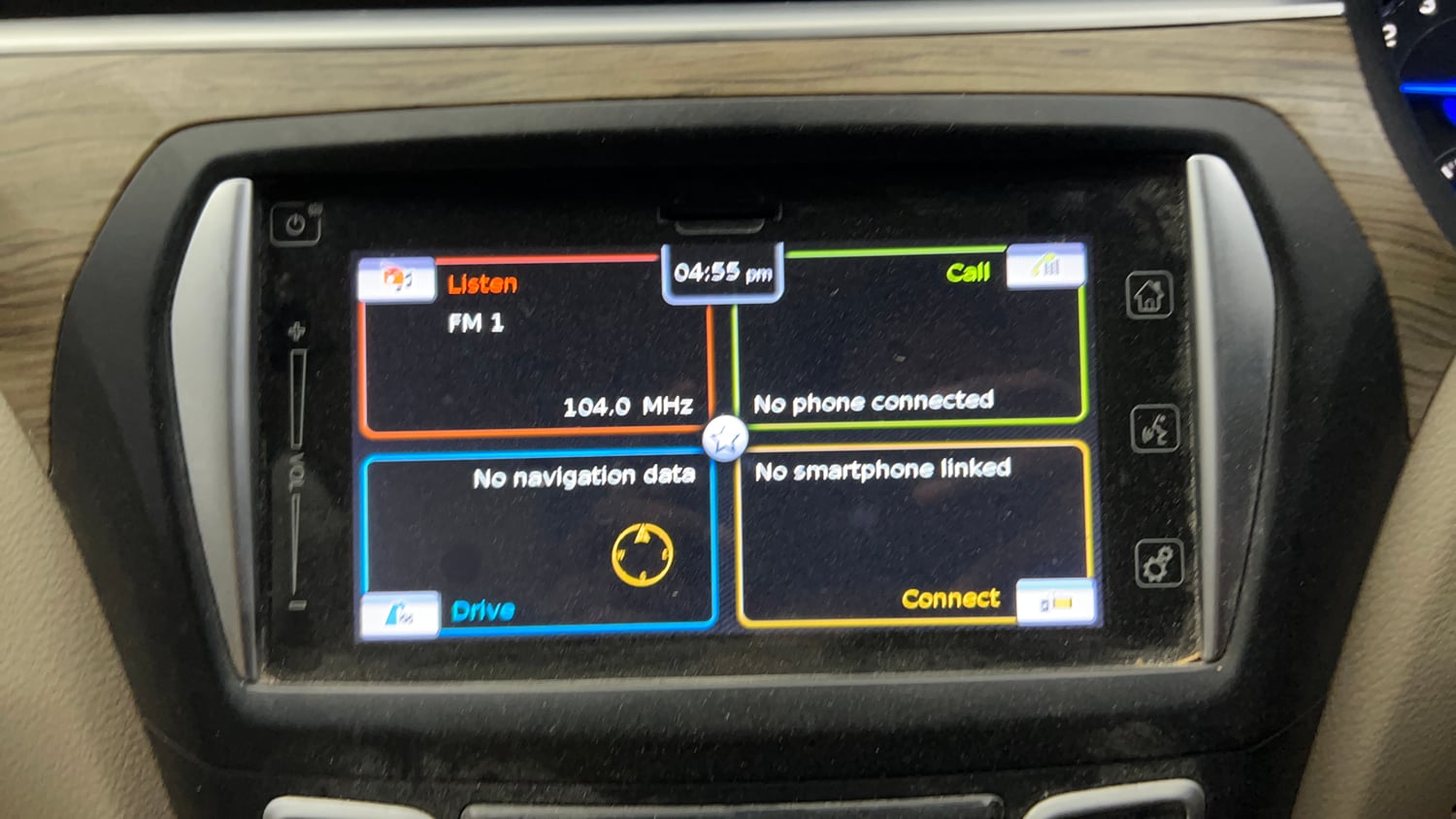 Used 2020 Maruti Suzuki Ciaz Alpha 1.5 AT Petrol Automatic top_features Integrated (in-dash) music system