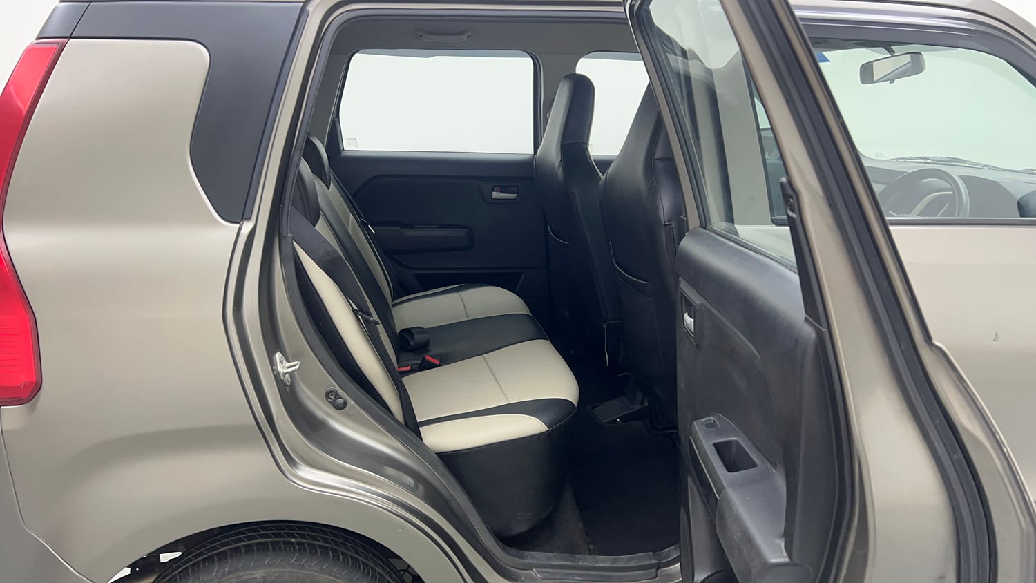 Used 2023 Maruti Suzuki Wagon R VXI 1.0 Petrol Manual interior RIGHT SIDE REAR DOOR CABIN VIEW