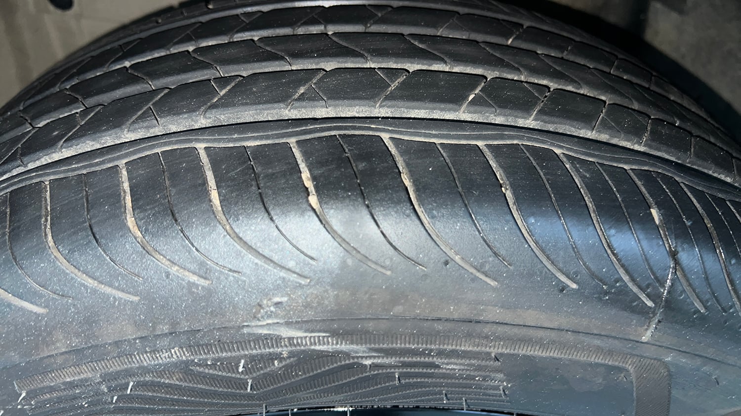Used 2021 Maruti Suzuki Vitara Brezza ZXi AT SHVS Petrol Automatic tyres LEFT FRONT TYRE TREAD VIEW