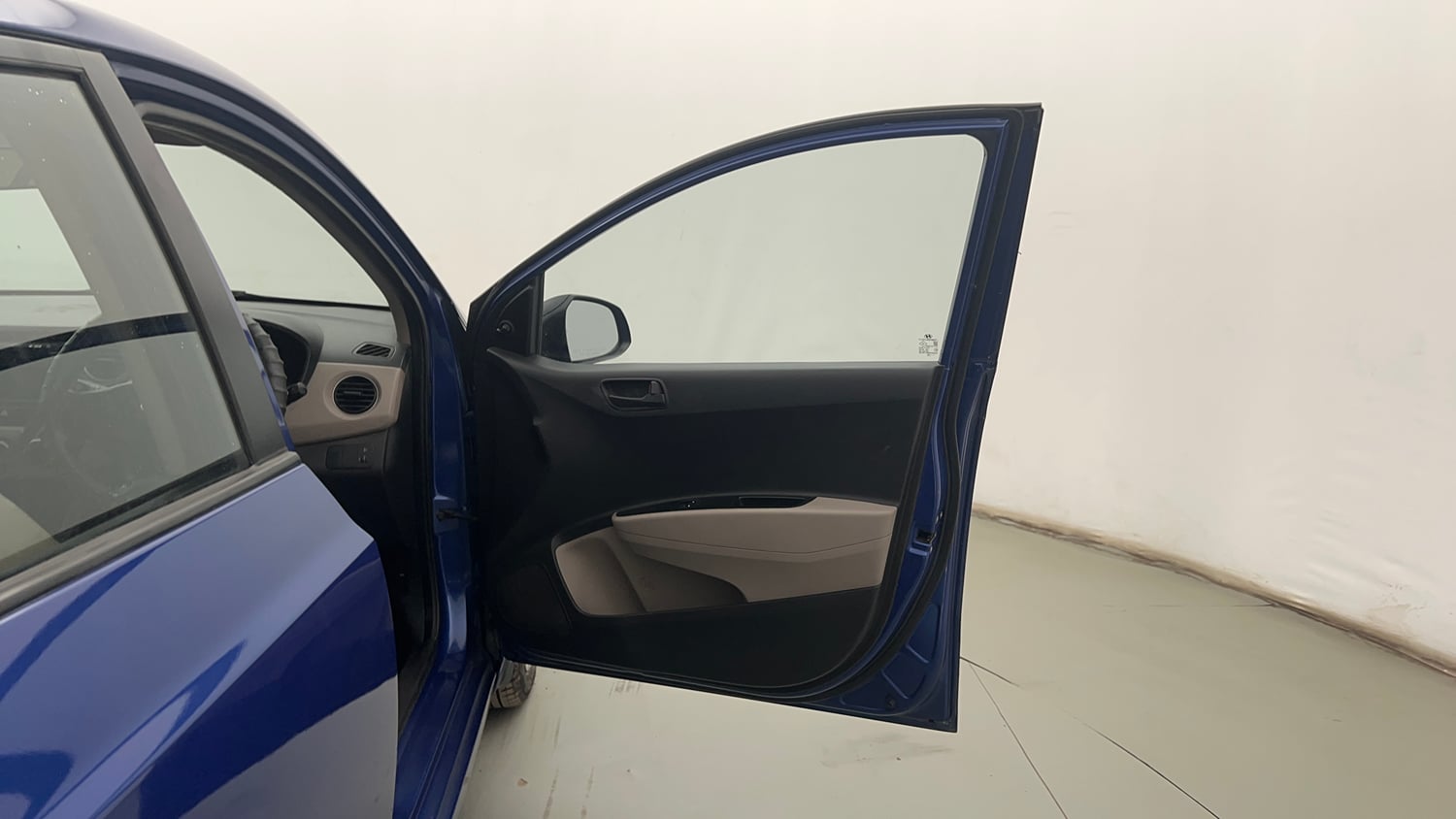 Used 2015 Hyundai Xcent Base 1.2 Petrol Manual interior RIGHT FRONT DOOR OPEN VIEW