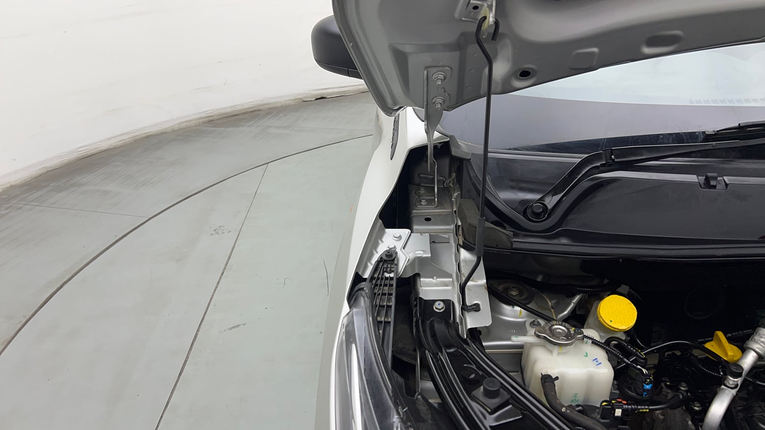 Used 2023 Nissan Magnite XE AMT Petrol Automatic engine ENGINE RIGHT SIDE HINGE & APRON VIEW
