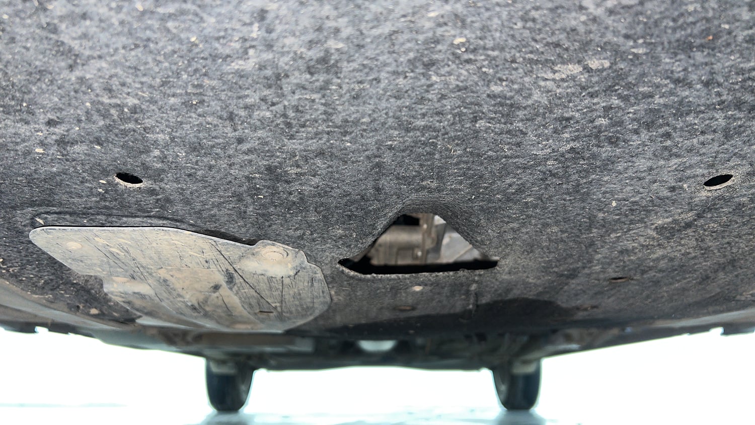 Used 2024 Maruti Suzuki Swift VXi (O) AMT Petrol Automatic extra FRONT LEFT UNDERBODY VIEW