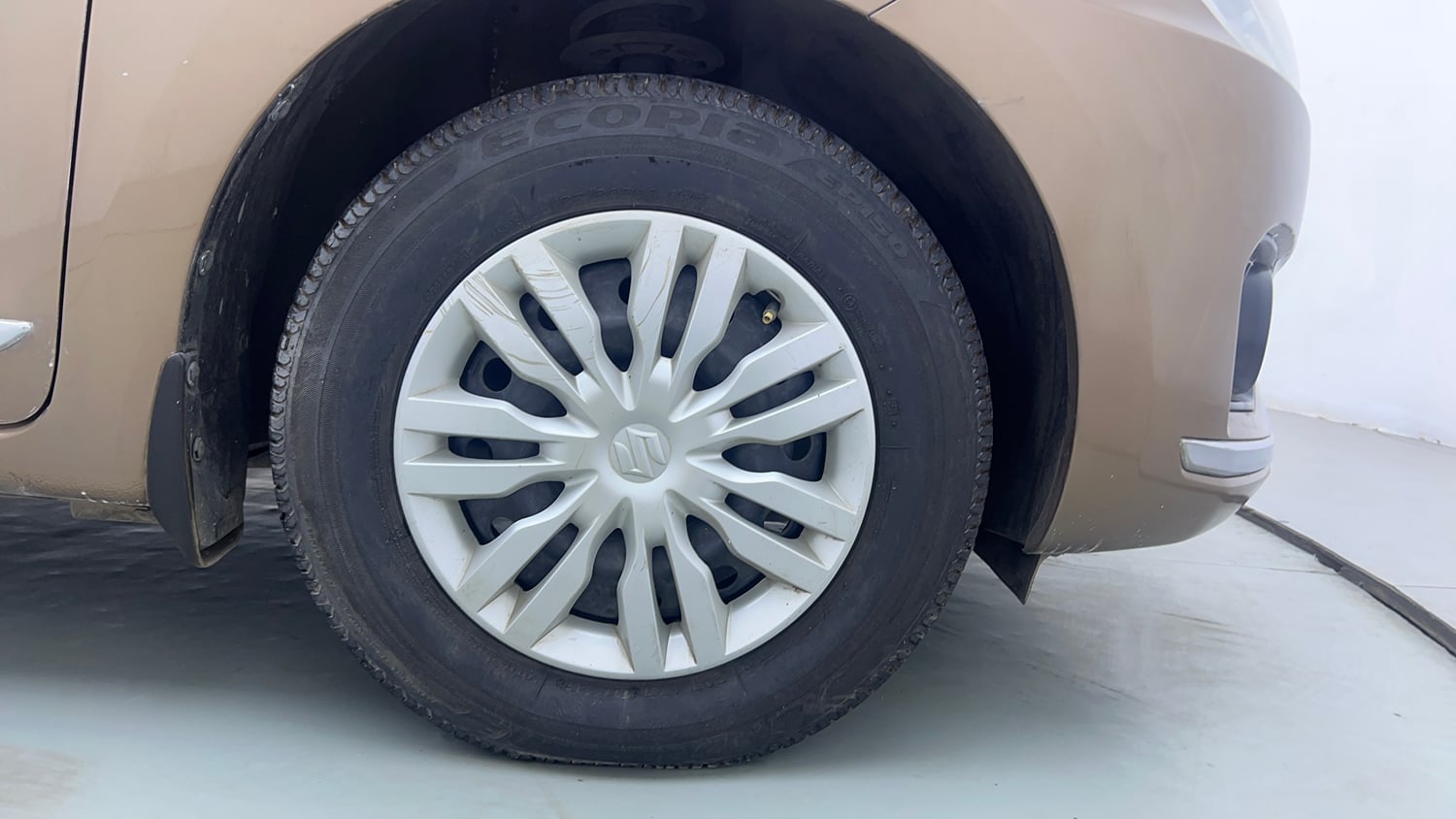 Used 2018 Maruti Suzuki Dzire VXi Petrol Manual tyres RIGHT FRONT TYRE RIM VIEW