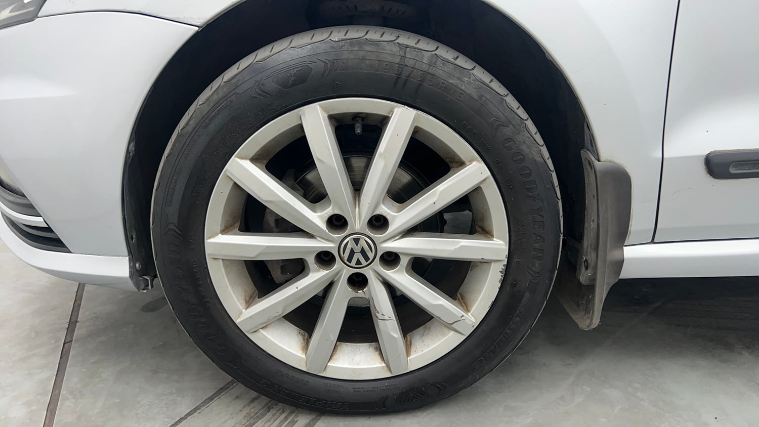 Used 2017 Volkswagen Ameo Highline Plus 1.5L AT (D)16 Alloy Diesel Automatic tyres LEFT FRONT TYRE RIM VIEW