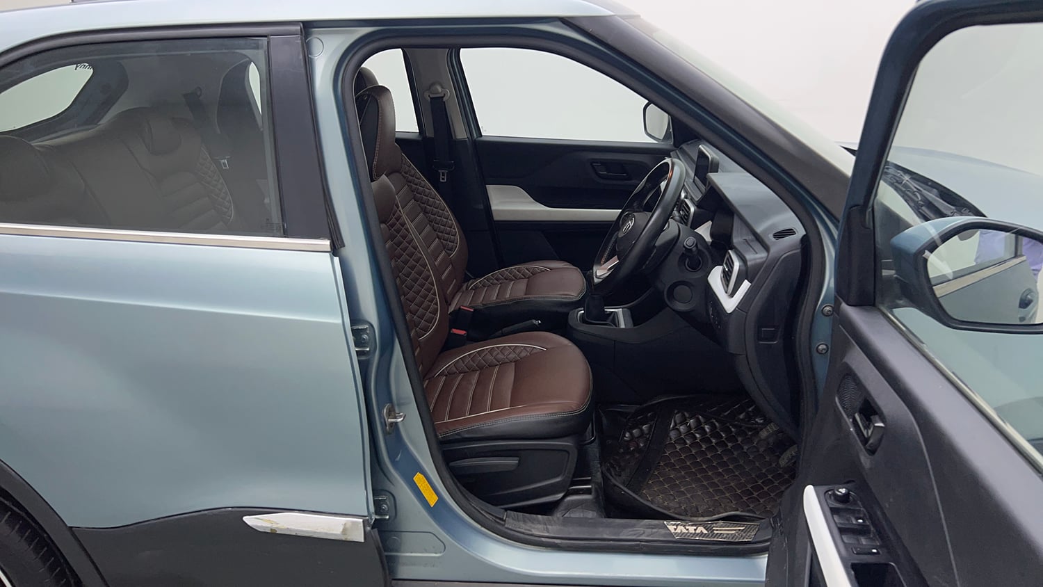 Used 2022 Tata Punch Accomplished MT Petrol Manual interior RIGHT SIDE FRONT DOOR CABIN VIEW