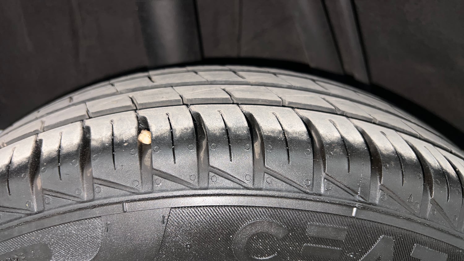 Used 2024 Renault Kwid RXL(O) 1.0L AMT Petrol Automatic tyres RIGHT REAR TYRE TREAD VIEW