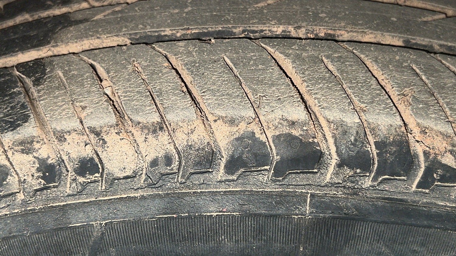 Used 2017 Hyundai Elite i20 Asta 1.2 Petrol Manual tyres LEFT FRONT TYRE TREAD VIEW