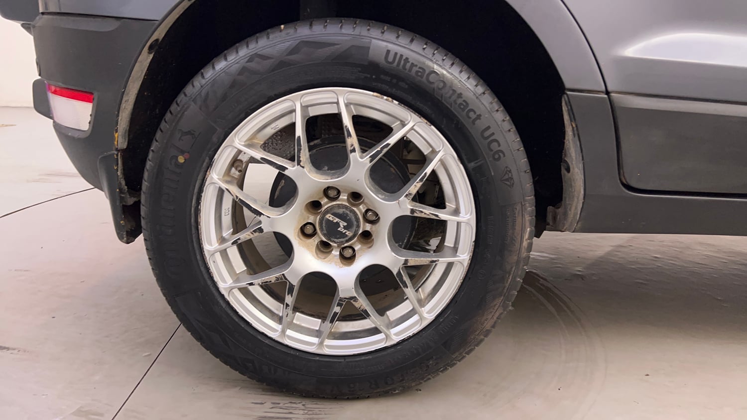 Used 2018 Ford EcoSport Trend + 1.5L Ti-VCT AT Petrol Automatic tyres RIGHT REAR TYRE RIM VIEW