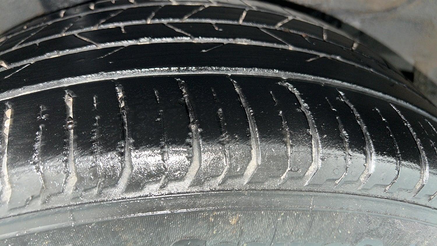 Used 2023 Hyundai i20 Asta (O) 1.2 IVT Petrol Automatic tyres RIGHT REAR TYRE RIM VIEW
