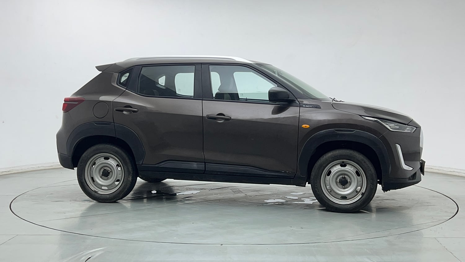 Used 2023 Nissan Magnite XE Petrol Manual exterior RIGHT SIDE VIEW