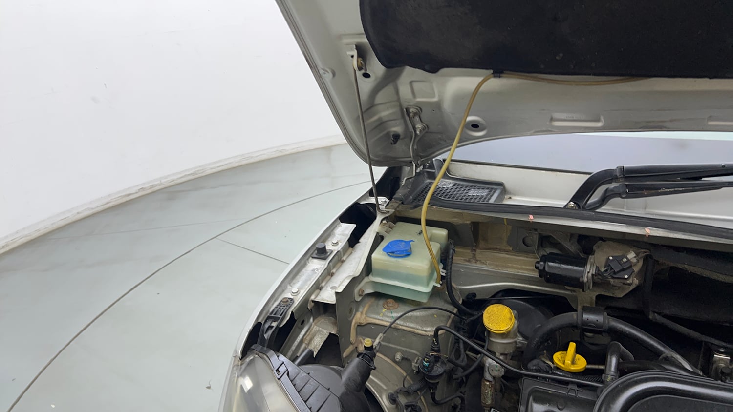 Used 2017 Renault Kwid 1.0 RXT AMT Petrol Automatic engine ENGINE RIGHT SIDE HINGE & APRON VIEW