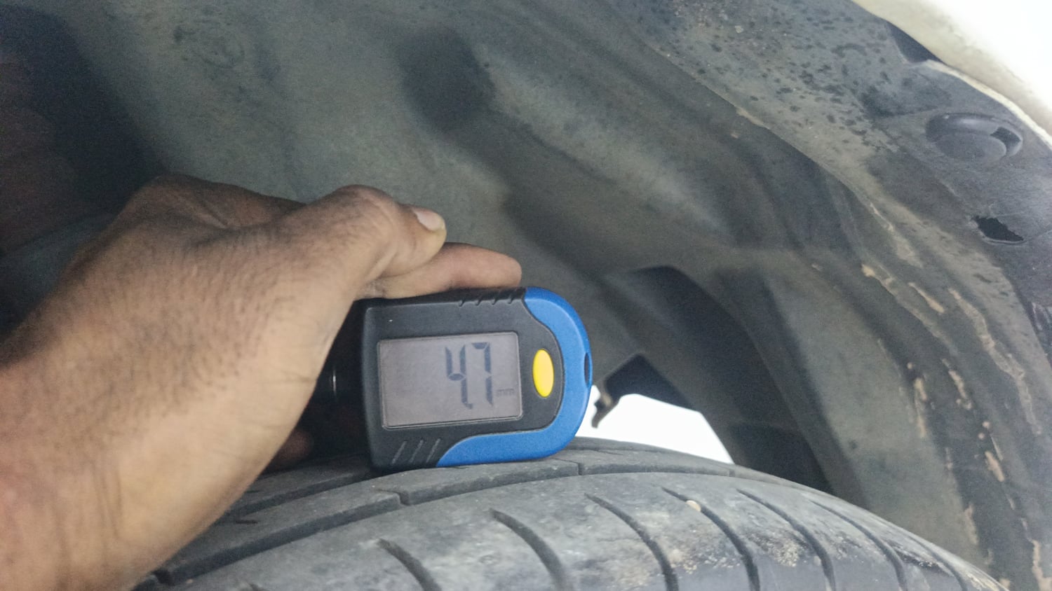 Used 2015 Maruti Suzuki Swift VDi Diesel Manual tyres LEFT REAR TYRE TREAD VIEW