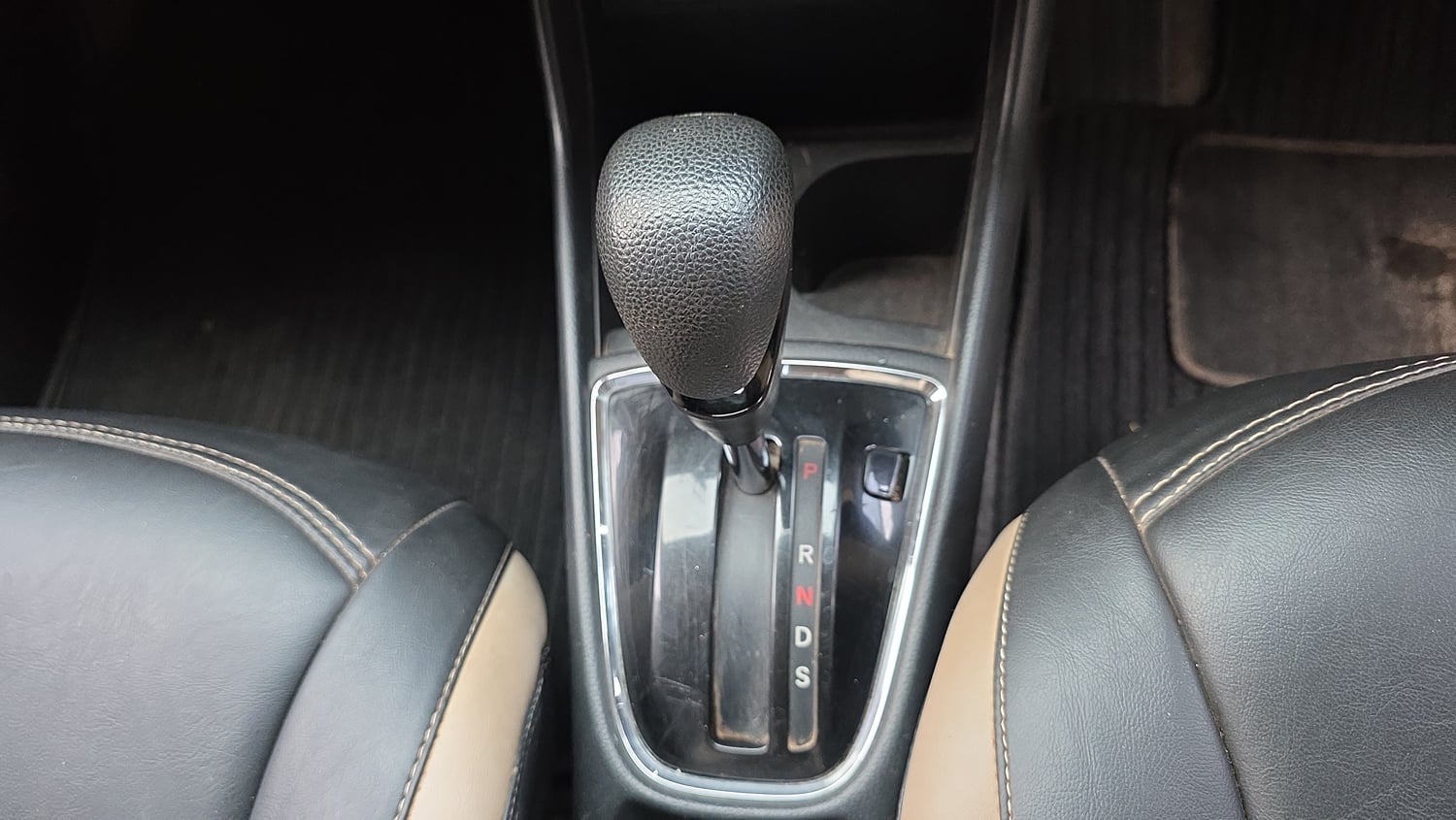 Used 2019 Honda Amaze 1.2 V CVT Petrol Petrol Automatic interior GEAR  KNOB VIEW
