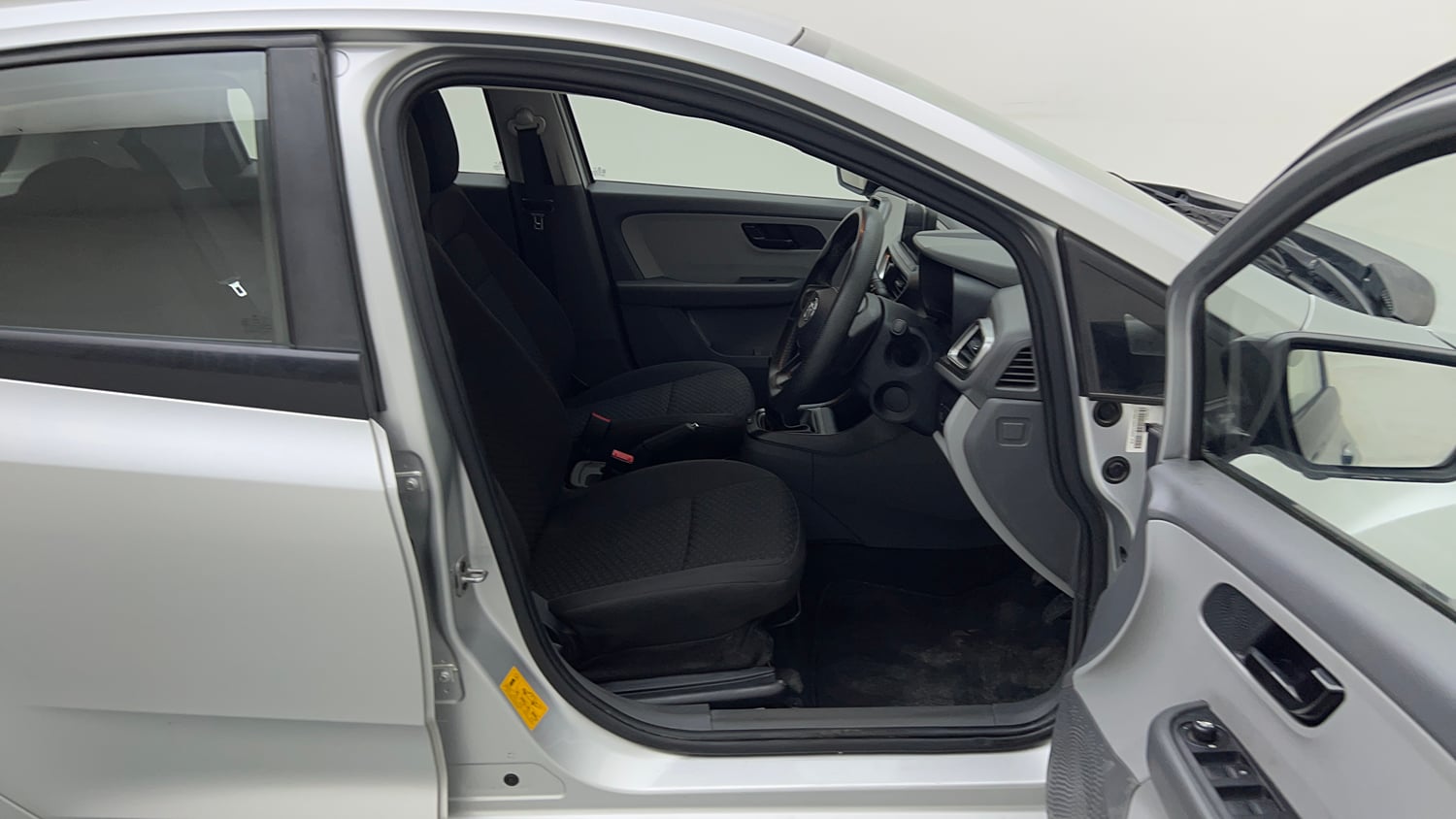 Used 2021 Tata Altroz XT Petrol Petrol Manual interior RIGHT SIDE FRONT DOOR CABIN VIEW