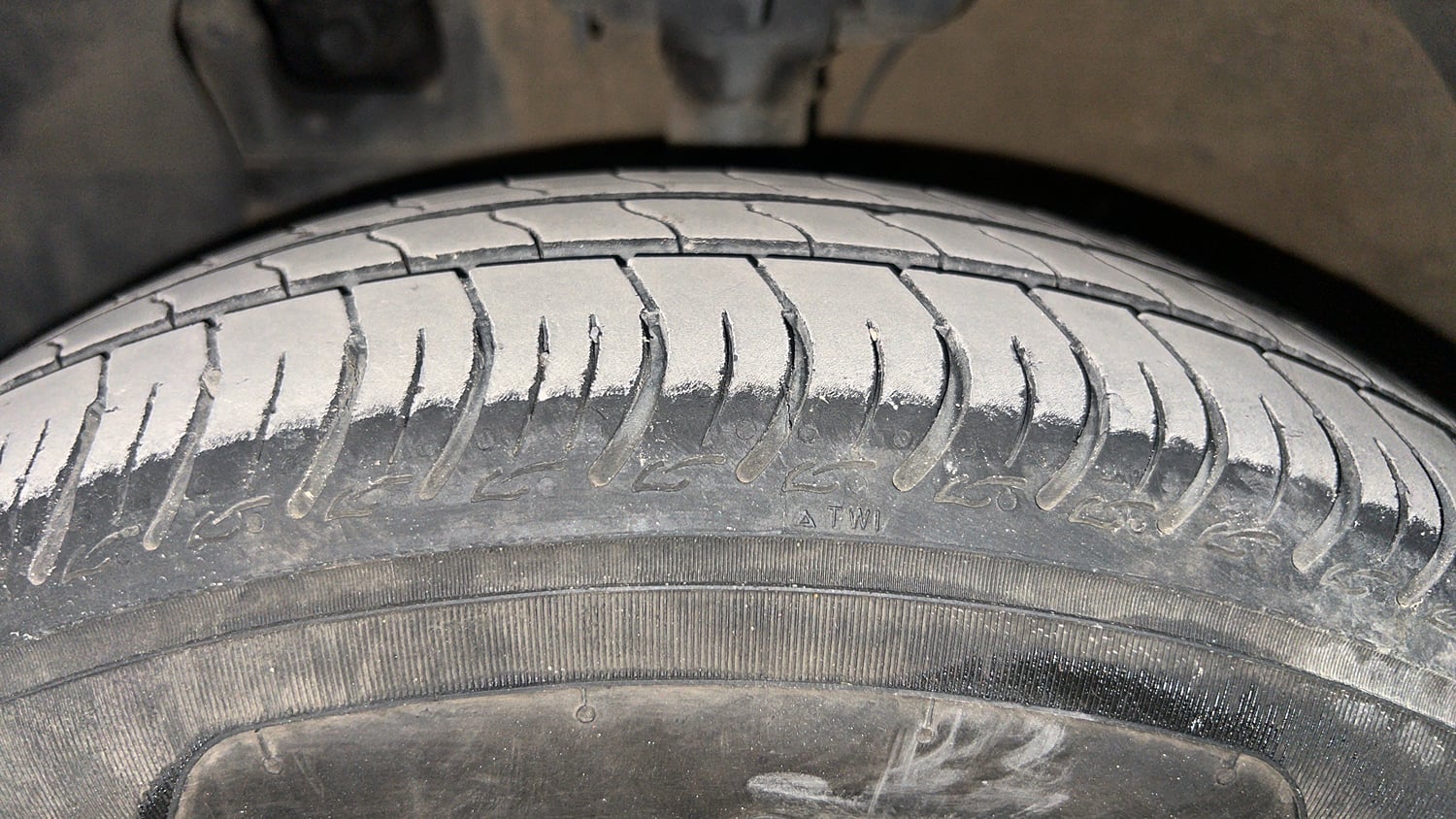 Used 2022 Hyundai Grand i10 Nios Sportz AMT 1.2 CRDi Diesel Automatic tyres LEFT FRONT TYRE TREAD VIEW