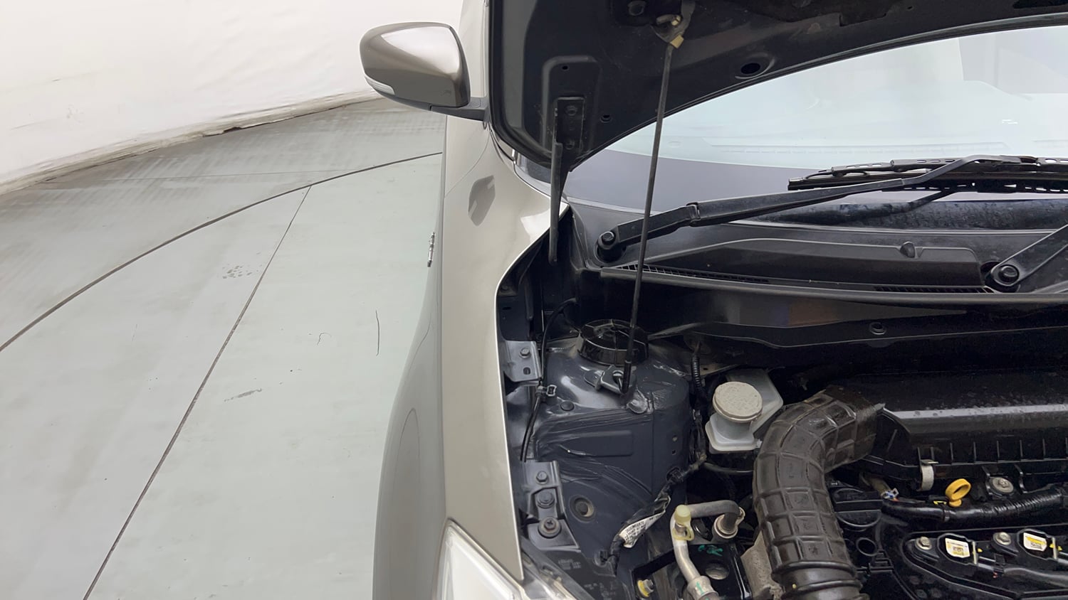 Used 2018 Maruti Suzuki Dzire VXi AMT Petrol Automatic engine ENGINE RIGHT SIDE HINGE & APRON VIEW